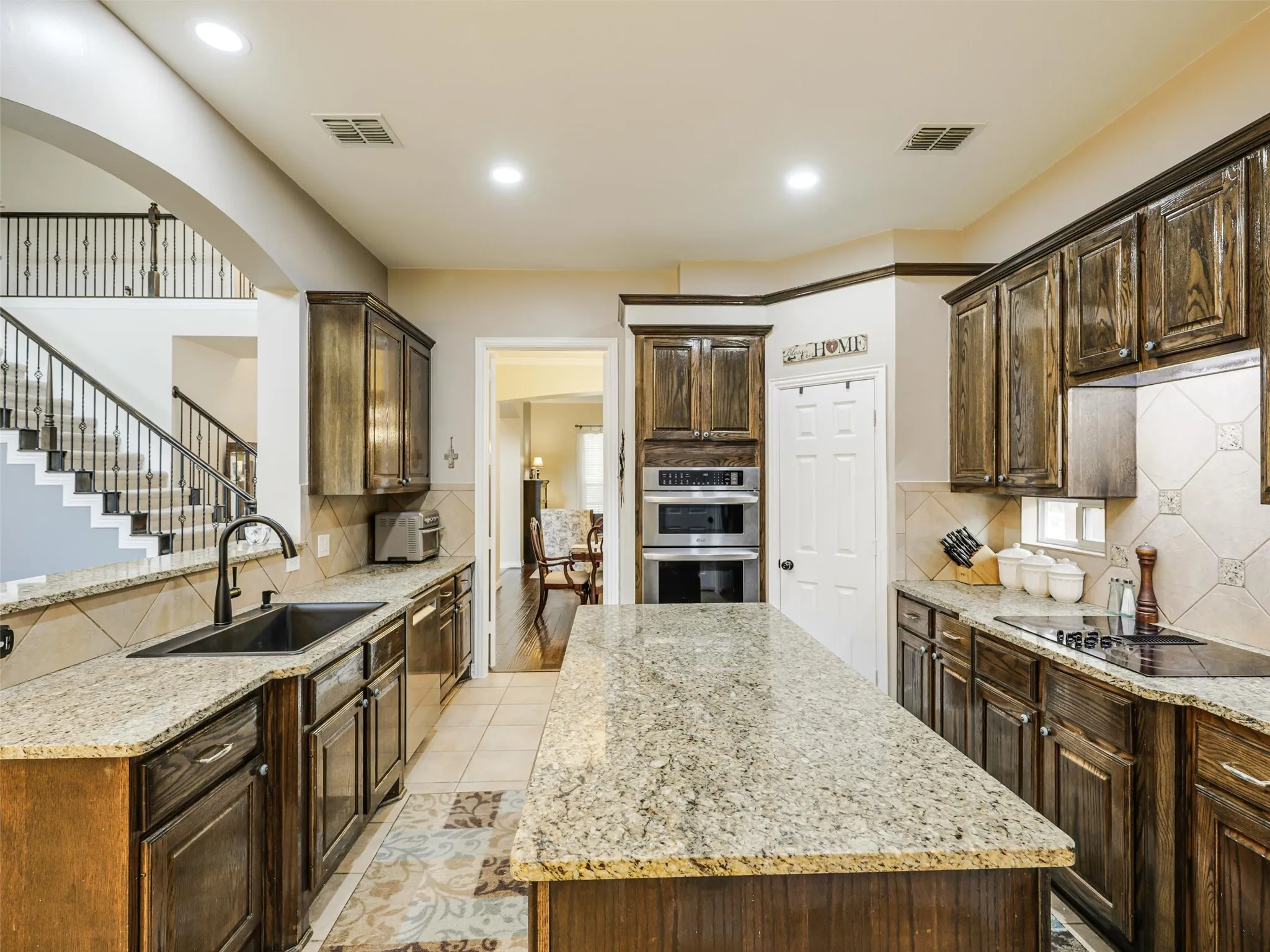 Single Family Residence For Sale in Denton County , 2113 Sandy Creek Drive, Frisco, Texas 75033, 4 Bedroom, 4 Bathroom, 3 Garage spaces, 3,427 Sqft, built in 2004, mls#21370755, Real Estate Agent in Frisco, Homes For Sale in Denton county, Homes For Sale in Frisco, Realtor in Frisco Texas, Real Estate Brokerage Independent Realty Texas, Luminita Cordes Realtor