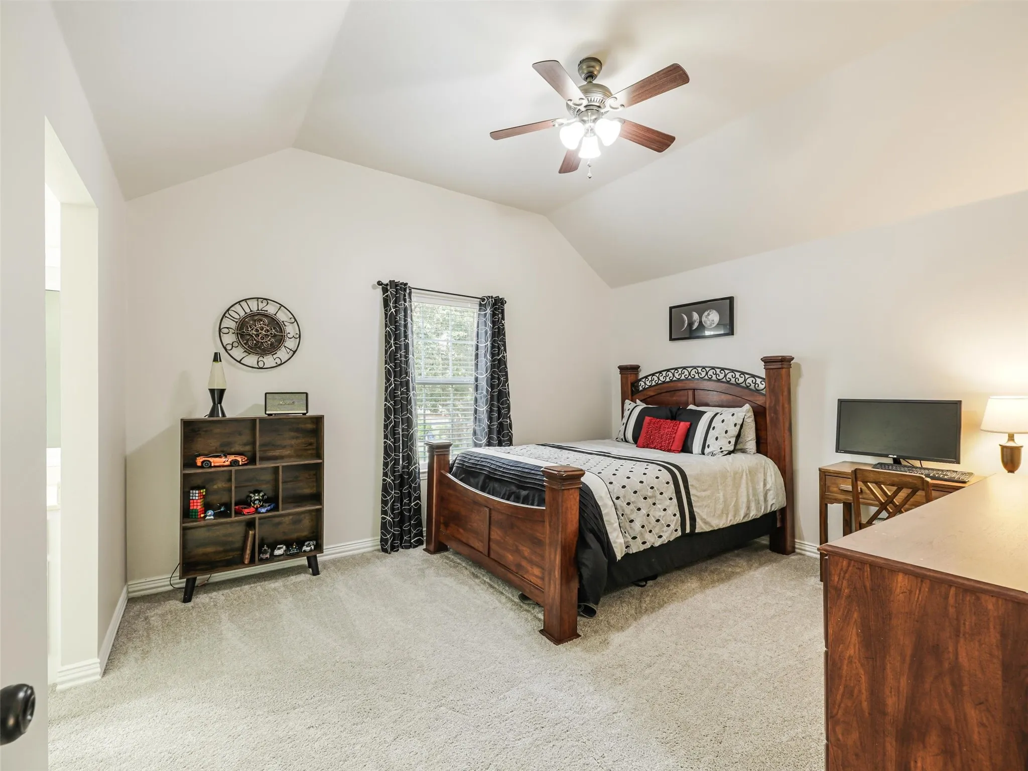 Single Family Residence For Sale in Denton County , 2113 Sandy Creek Drive, Frisco, Texas 75033, 4 Bedroom, 4 Bathroom, 3 Garage spaces, 3,427 Sqft, built in 2004, mls#21370755, Real Estate Agent in Frisco, Homes For Sale in Denton county, Homes For Sale in Frisco, Realtor in Frisco Texas, Real Estate Brokerage Independent Realty Texas, Luminita Cordes Realtor