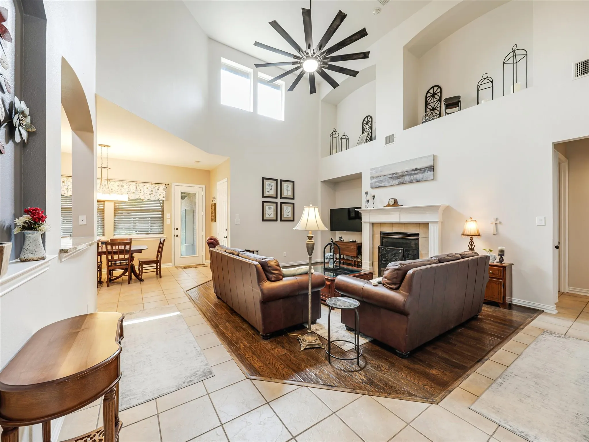 Single Family Residence For Sale in Denton County , 2113 Sandy Creek Drive, Frisco, Texas 75033, 4 Bedroom, 4 Bathroom, 3 Garage spaces, 3,427 Sqft, built in 2004, mls#21370755, Real Estate Agent in Frisco, Homes For Sale in Denton county, Homes For Sale in Frisco, Realtor in Frisco Texas, Real Estate Brokerage Independent Realty Texas, Luminita Cordes Realtor
