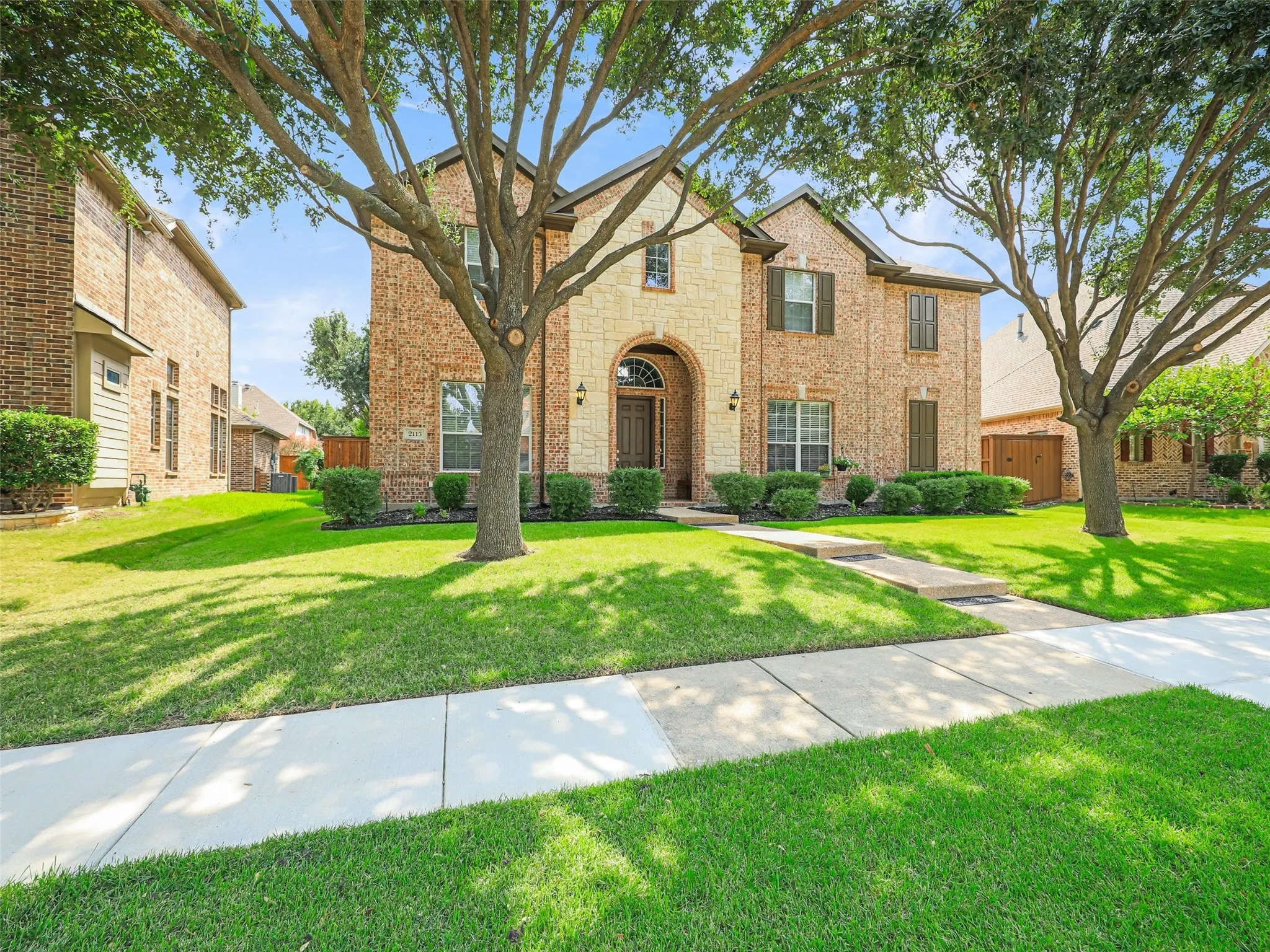Single Family Residence For Sale in Denton County , 2113 Sandy Creek Drive, Frisco, Texas 75033, 4 Bedroom, 4 Bathroom, 3 Garage spaces, 3,427 Sqft, built in 2004, mls#21370755, Real Estate Agent in Frisco, Homes For Sale in Denton county, Homes For Sale in Frisco, Realtor in Frisco Texas, Real Estate Brokerage Independent Realty Texas, Luminita Cordes Realtor