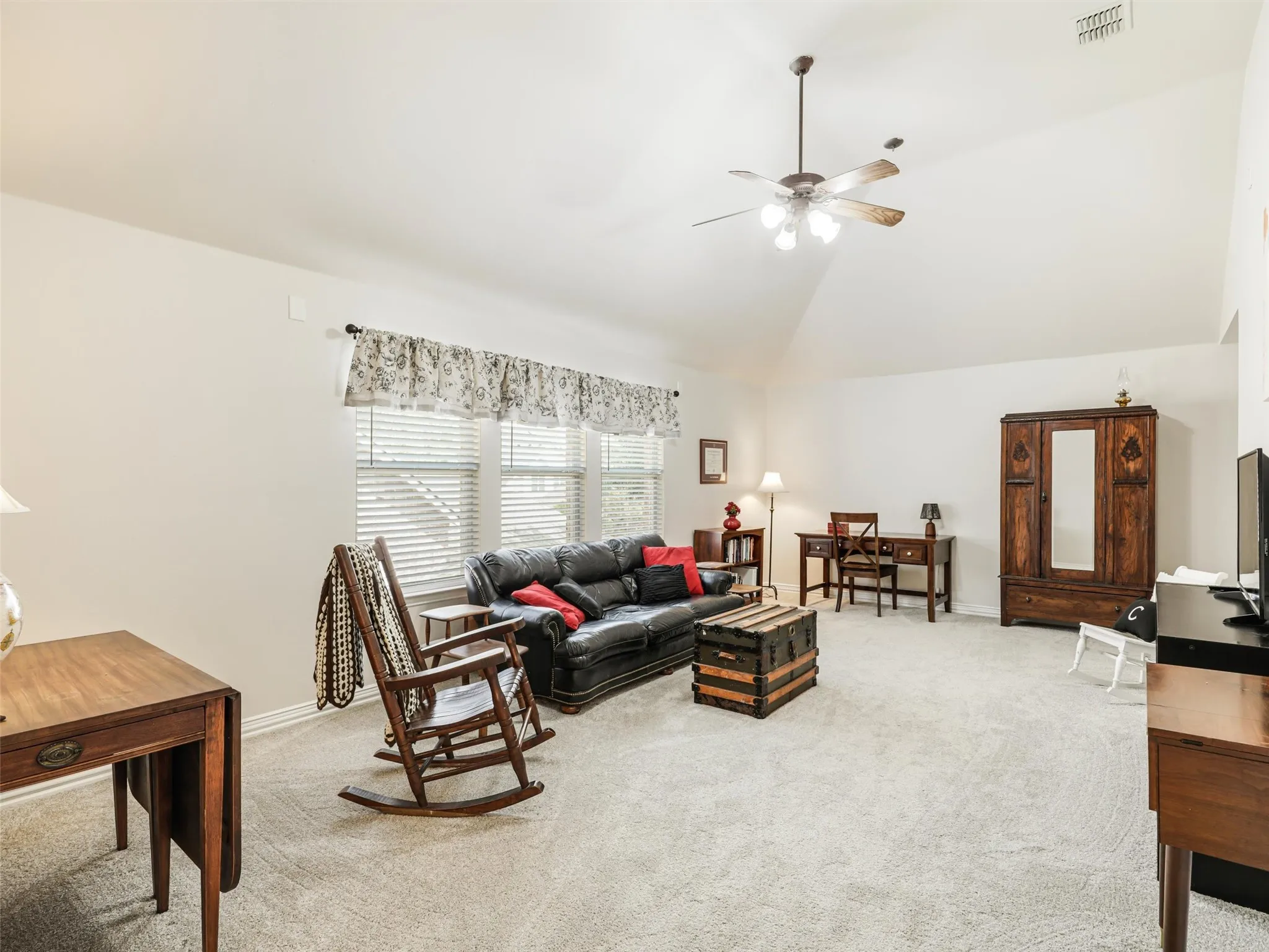 Single Family Residence For Sale in Denton County , 2113 Sandy Creek Drive, Frisco, Texas 75033, 4 Bedroom, 4 Bathroom, 3 Garage spaces, 3,427 Sqft, built in 2004, mls#21370755, Real Estate Agent in Frisco, Homes For Sale in Denton county, Homes For Sale in Frisco, Realtor in Frisco Texas, Real Estate Brokerage Independent Realty Texas, Luminita Cordes Realtor