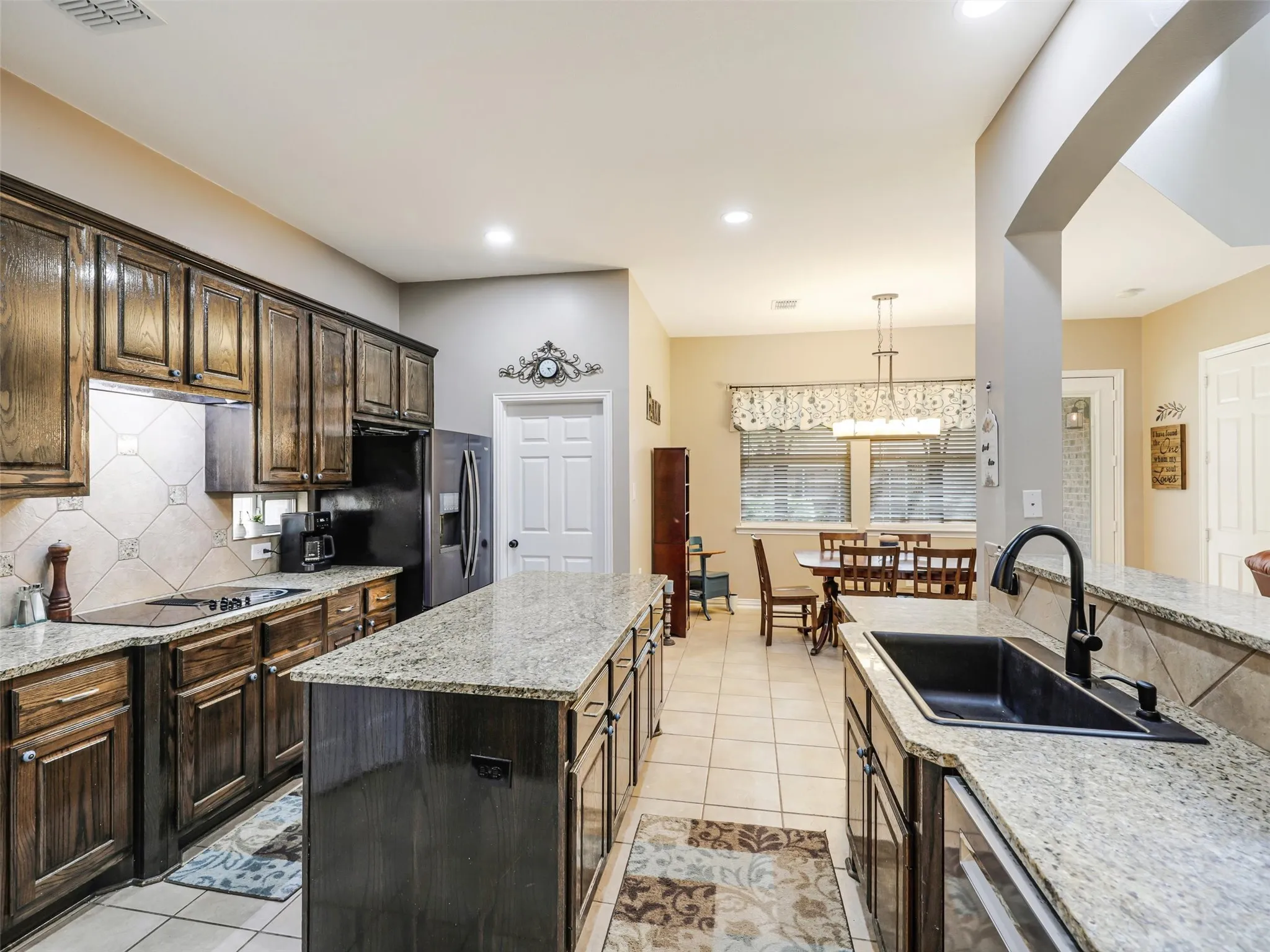 Single Family Residence For Sale in Denton County , 2113 Sandy Creek Drive, Frisco, Texas 75033, 4 Bedroom, 4 Bathroom, 3 Garage spaces, 3,427 Sqft, built in 2004, mls#21370755, Real Estate Agent in Frisco, Homes For Sale in Denton county, Homes For Sale in Frisco, Realtor in Frisco Texas, Real Estate Brokerage Independent Realty Texas, Luminita Cordes Realtor