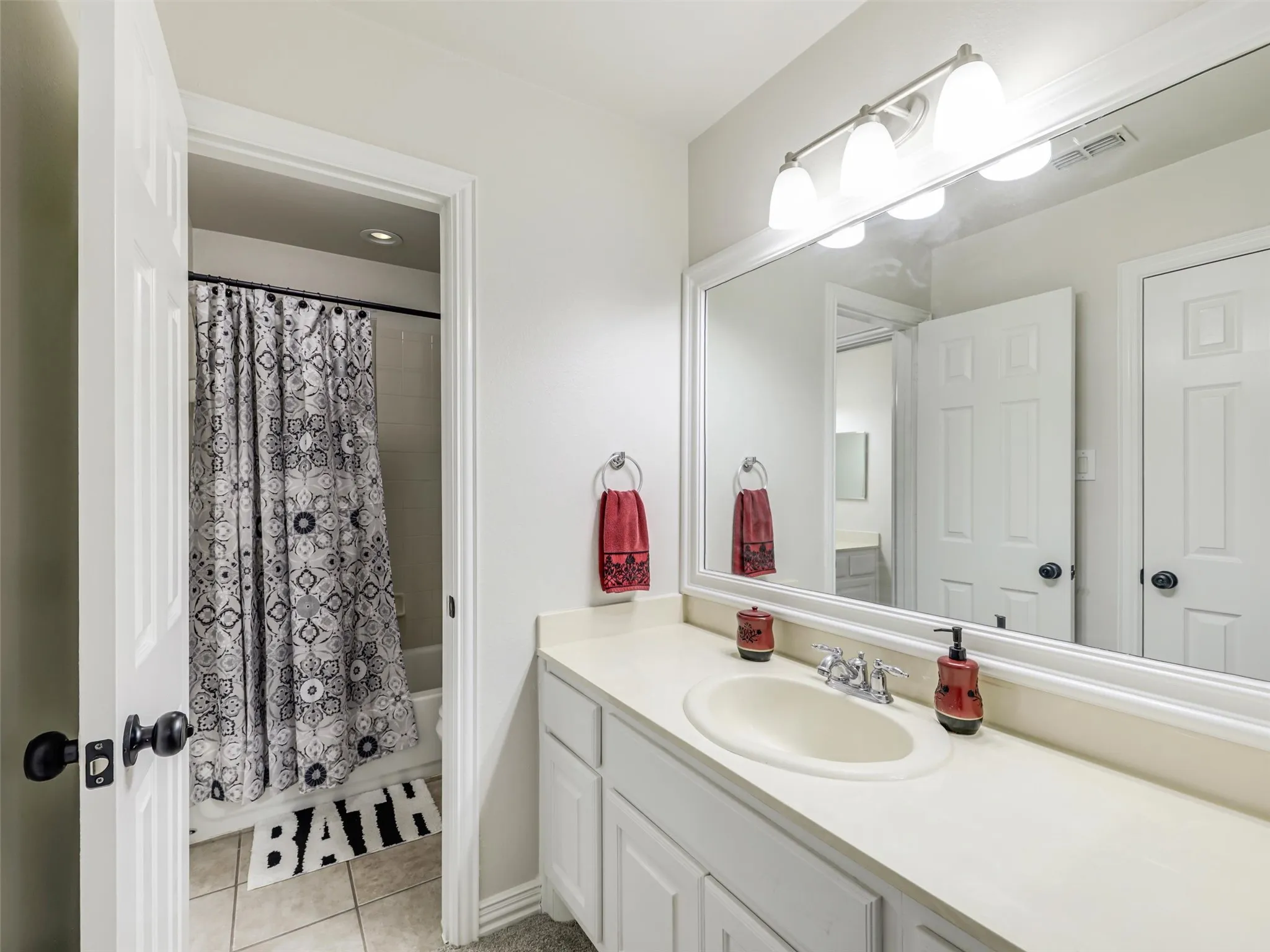 Single Family Residence For Sale in Denton County , 2113 Sandy Creek Drive, Frisco, Texas 75033, 4 Bedroom, 4 Bathroom, 3 Garage spaces, 3,427 Sqft, built in 2004, mls#21370755, Real Estate Agent in Frisco, Homes For Sale in Denton county, Homes For Sale in Frisco, Realtor in Frisco Texas, Real Estate Brokerage Independent Realty Texas, Luminita Cordes Realtor