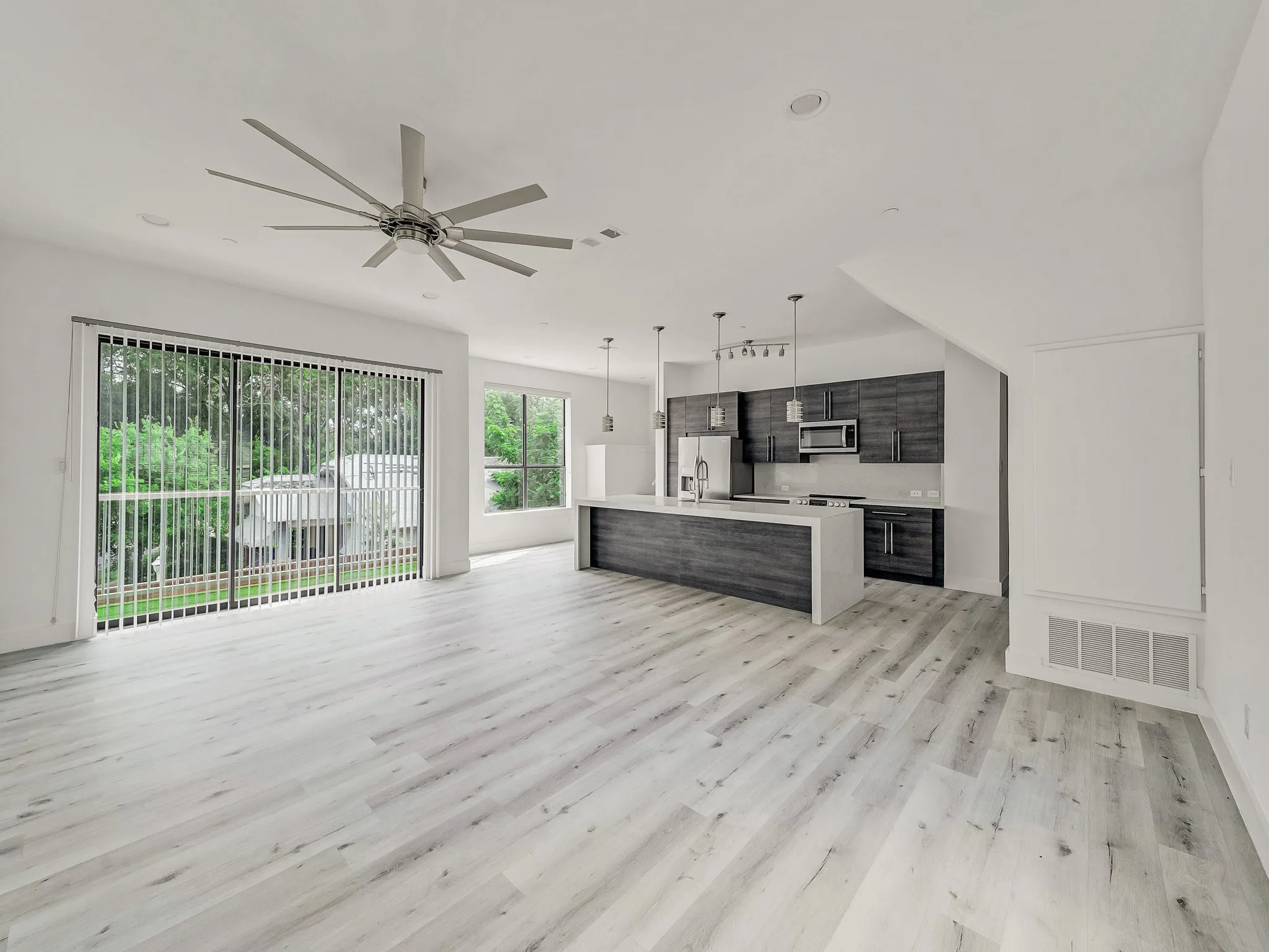 Townhouse For Rent in Dallas County , 1022 Eldorado Avenue 102, Dallas, Texas 75208, 2 Bedroom, 3 Bathroom, 2 Garage spaces, 1,588 Sqft, built in 2019, mls#21371017, Real Estate Agent in Dallas, Homes For Rent in Dallas county, Homes For Rent in Dallas, Realtor in Dallas Texas, Real Estate Brokerage Independent Realty Texas, Luminita Cordes Realtor
