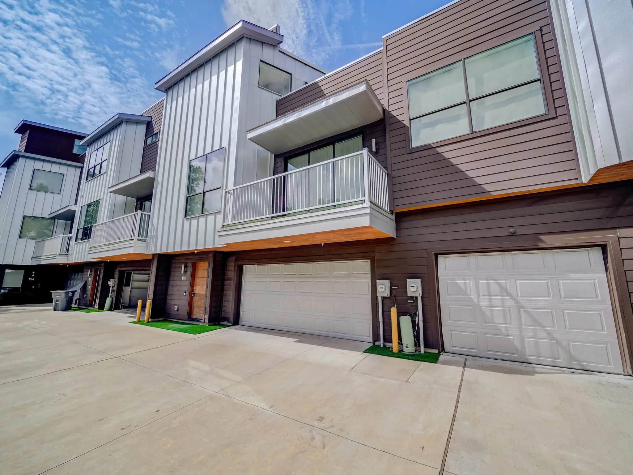 Townhouse For Rent in Dallas County , 1022 Eldorado Avenue 102, Dallas, Texas 75208, 2 Bedroom, 3 Bathroom, 2 Garage spaces, 1,588 Sqft, built in 2019, mls#21371017, Real Estate Agent in Dallas, Homes For Rent in Dallas county, Homes For Rent in Dallas, Realtor in Dallas Texas, Real Estate Brokerage Independent Realty Texas, Luminita Cordes Realtor