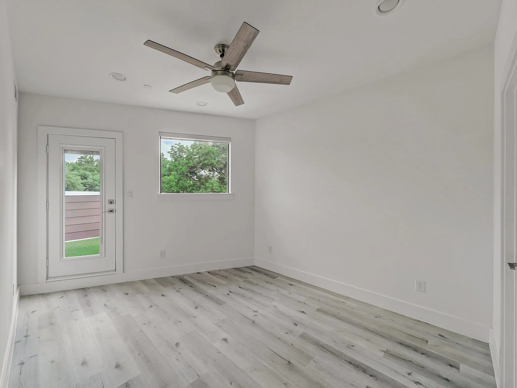 Townhouse For Rent in Dallas County , 1022 Eldorado Avenue 102, Dallas, Texas 75208, 2 Bedroom, 3 Bathroom, 2 Garage spaces, 1,588 Sqft, built in 2019, mls#21371017, Real Estate Agent in Dallas, Homes For Rent in Dallas county, Homes For Rent in Dallas, Realtor in Dallas Texas, Real Estate Brokerage Independent Realty Texas, Luminita Cordes Realtor