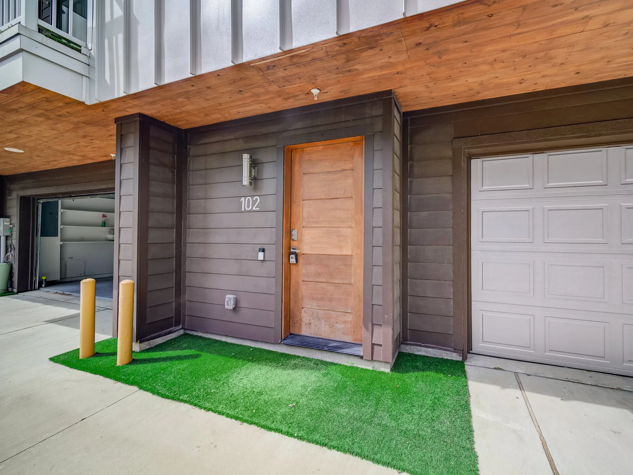 Townhouse For Rent in Dallas County , 1022 Eldorado Avenue 102, Dallas, Texas 75208, 2 Bedroom, 3 Bathroom, 2 Garage spaces, 1,588 Sqft, built in 2019, mls#21371017, Real Estate Agent in Dallas, Homes For Rent in Dallas county, Homes For Rent in Dallas, Realtor in Dallas Texas, Real Estate Brokerage Independent Realty Texas, Luminita Cordes Realtor