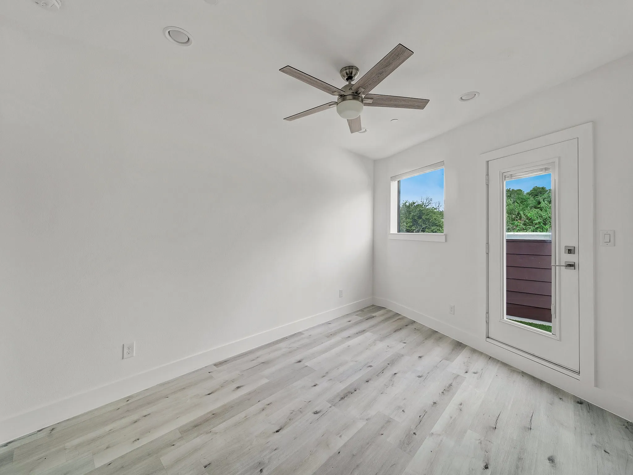 Townhouse For Rent in Dallas County , 1022 Eldorado Avenue 102, Dallas, Texas 75208, 2 Bedroom, 3 Bathroom, 2 Garage spaces, 1,588 Sqft, built in 2019, mls#21371017, Real Estate Agent in Dallas, Homes For Rent in Dallas county, Homes For Rent in Dallas, Realtor in Dallas Texas, Real Estate Brokerage Independent Realty Texas, Luminita Cordes Realtor