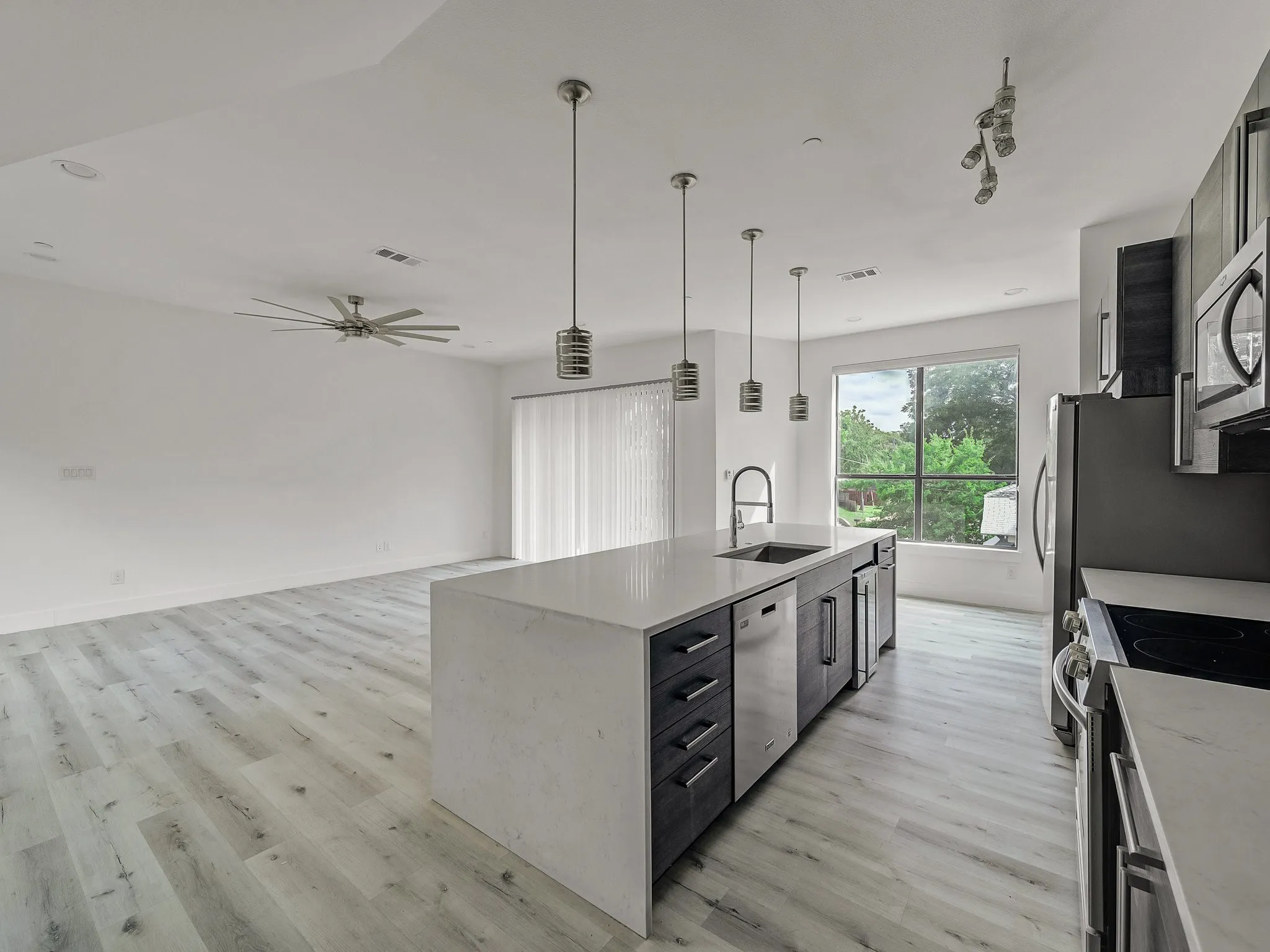Townhouse For Rent in Dallas County , 1022 Eldorado Avenue 102, Dallas, Texas 75208, 2 Bedroom, 3 Bathroom, 2 Garage spaces, 1,588 Sqft, built in 2019, mls#21371017, Real Estate Agent in Dallas, Homes For Rent in Dallas county, Homes For Rent in Dallas, Realtor in Dallas Texas, Real Estate Brokerage Independent Realty Texas, Luminita Cordes Realtor