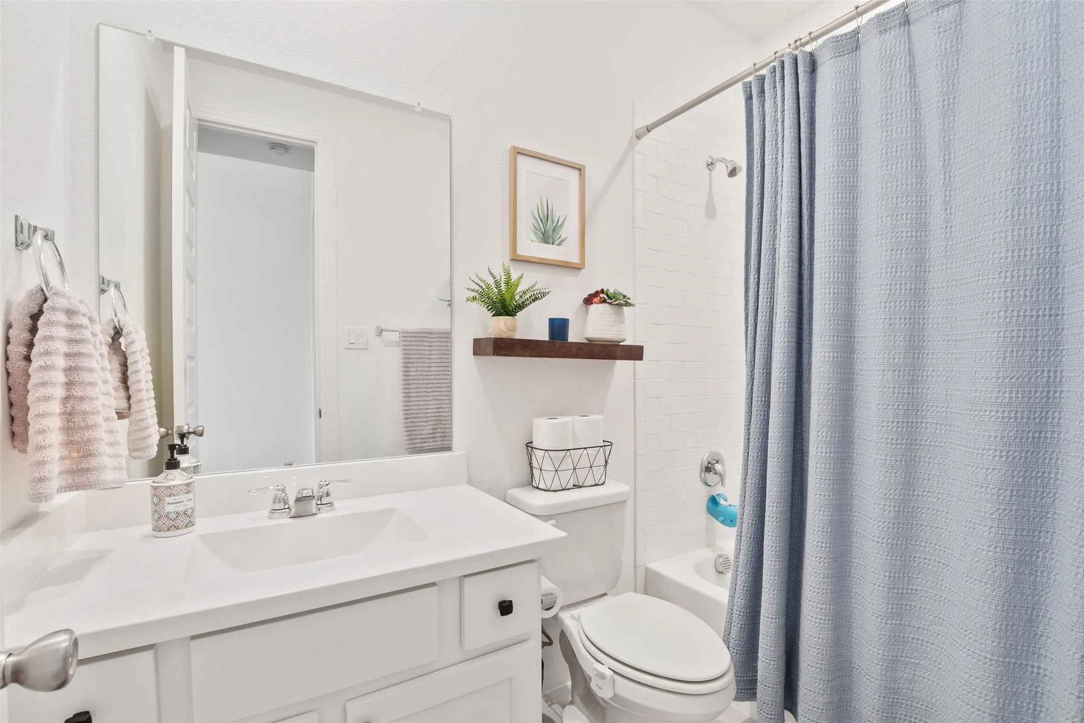 Single Family Residence For Sale in Denton County , 10104 Bitterroot Drive, Little Elm, Texas 75068, 4 Bedroom, 3 Bathroom, 2 Garage spaces, 2,103 Sqft, built in 2020, mls#21370206, Real Estate Agent in Little Elm, Homes For Sale in Denton county, Homes For Sale in Little Elm, Realtor in Little Elm Texas, Real Estate Brokerage Independent Realty Texas, Luminita Cordes Realtor