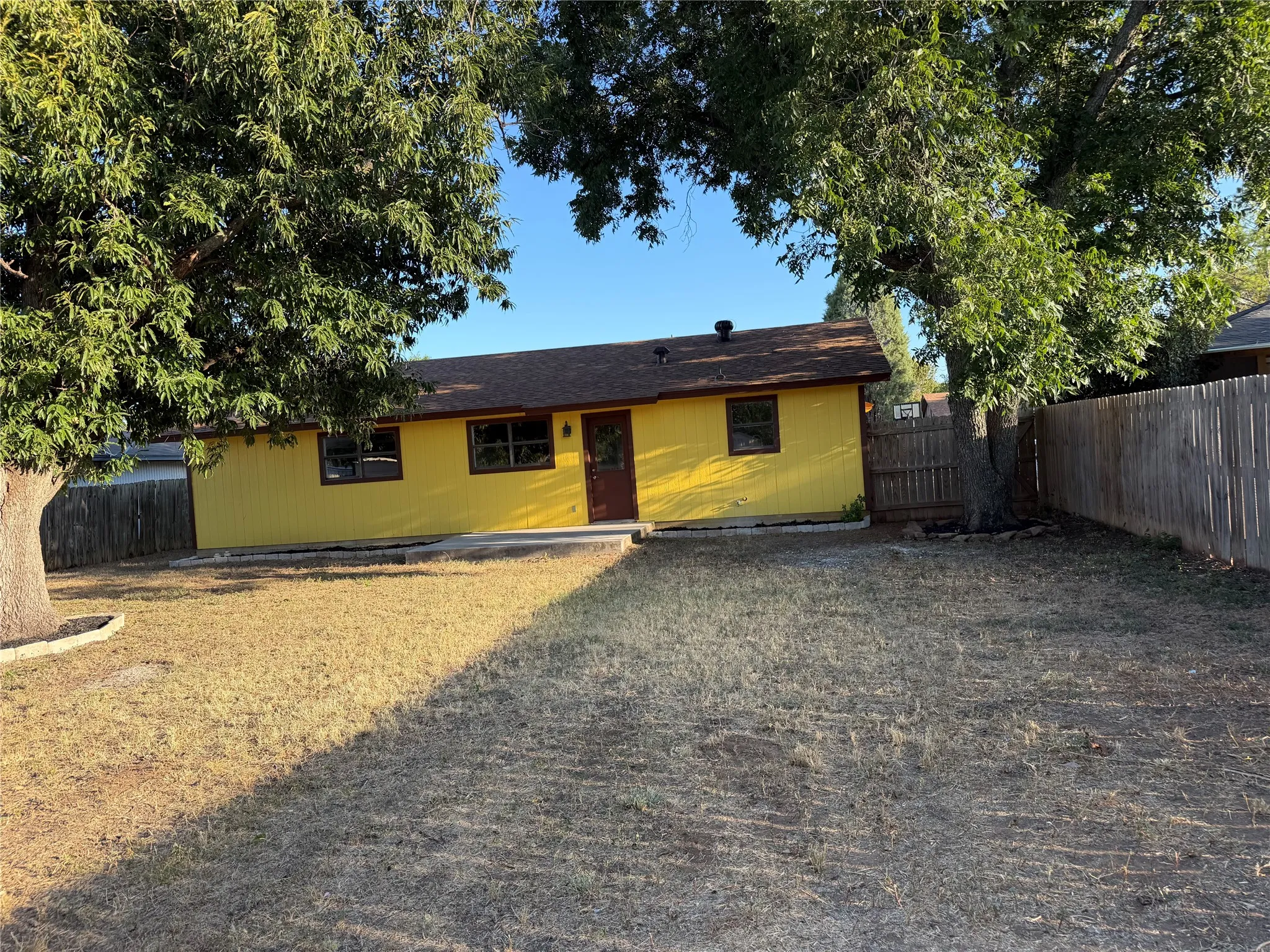 Single Family Residence For Sale in Brown County , 4403 Westridge Drive, Brownwood, Texas 76801, 4 Bedroom, 2 Bathroom, 1 Garage spaces, 1,105 Sqft, built in 1984, mls#21371008, Real Estate Agent in Brownwood, Homes For Sale in Brown county, Homes For Sale in Brownwood, Realtor in Brownwood Texas, Real Estate Brokerage Independent Realty Texas, Luminita Cordes Realtor