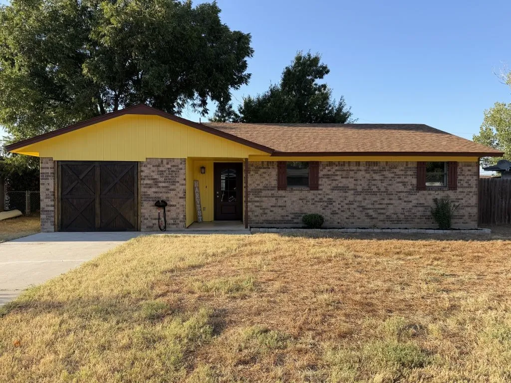 Single Family Residence For Sale in Brown County , 4403 Westridge Drive, Brownwood, Texas 76801, 4 Bedroom, 2 Bathroom, 1 Garage spaces, 1,105 Sqft, built in 1984, mls#21371008, Real Estate Agent in Brownwood, Homes For Sale in Brown county, Homes For Sale in Brownwood, Realtor in Brownwood Texas, Real Estate Brokerage Independent Realty Texas, Luminita Cordes Realtor