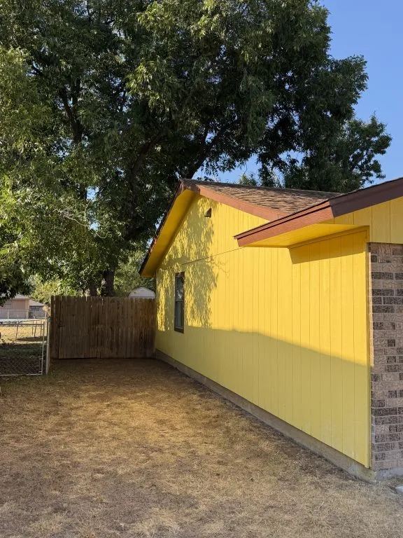 Single Family Residence For Sale in Brown County , 4403 Westridge Drive, Brownwood, Texas 76801, 4 Bedroom, 2 Bathroom, 1 Garage spaces, 1,105 Sqft, built in 1984, mls#21371008, Real Estate Agent in Brownwood, Homes For Sale in Brown county, Homes For Sale in Brownwood, Realtor in Brownwood Texas, Real Estate Brokerage Independent Realty Texas, Luminita Cordes Realtor