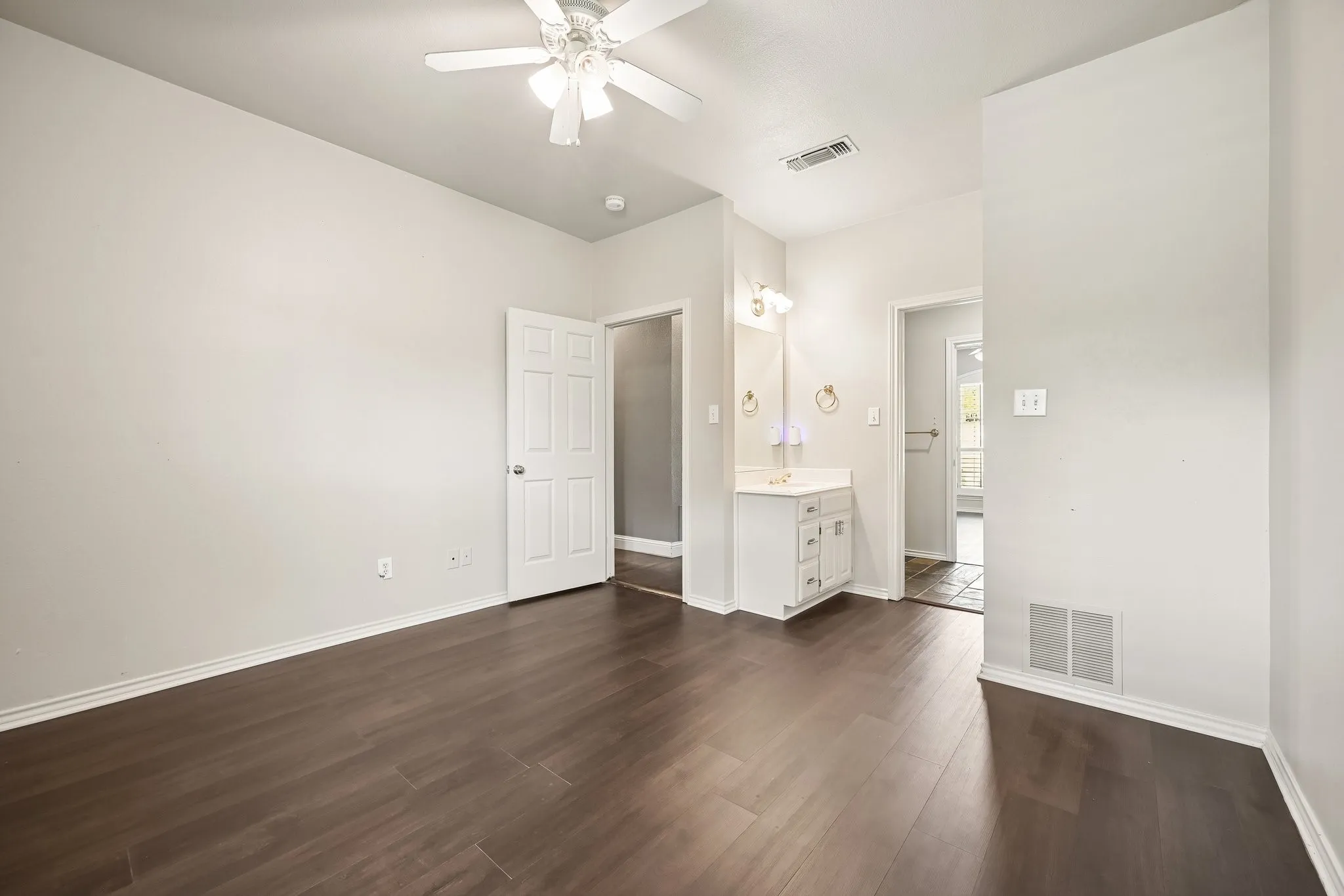 Single Family Residence For Rent in Collin County , 1380 Meandro Ria Lane, Fairview, Texas 75069, 4 Bedroom, 4 Bathroom, 2 Garage spaces, 2,843 Sqft, built in 1993, mls#21370000, Real Estate Agent in Fairview, Homes For Rent in Collin county, Homes For Rent in Fairview, Realtor in Fairview Texas, Real Estate Brokerage Independent Realty Texas, Luminita Cordes Realtor