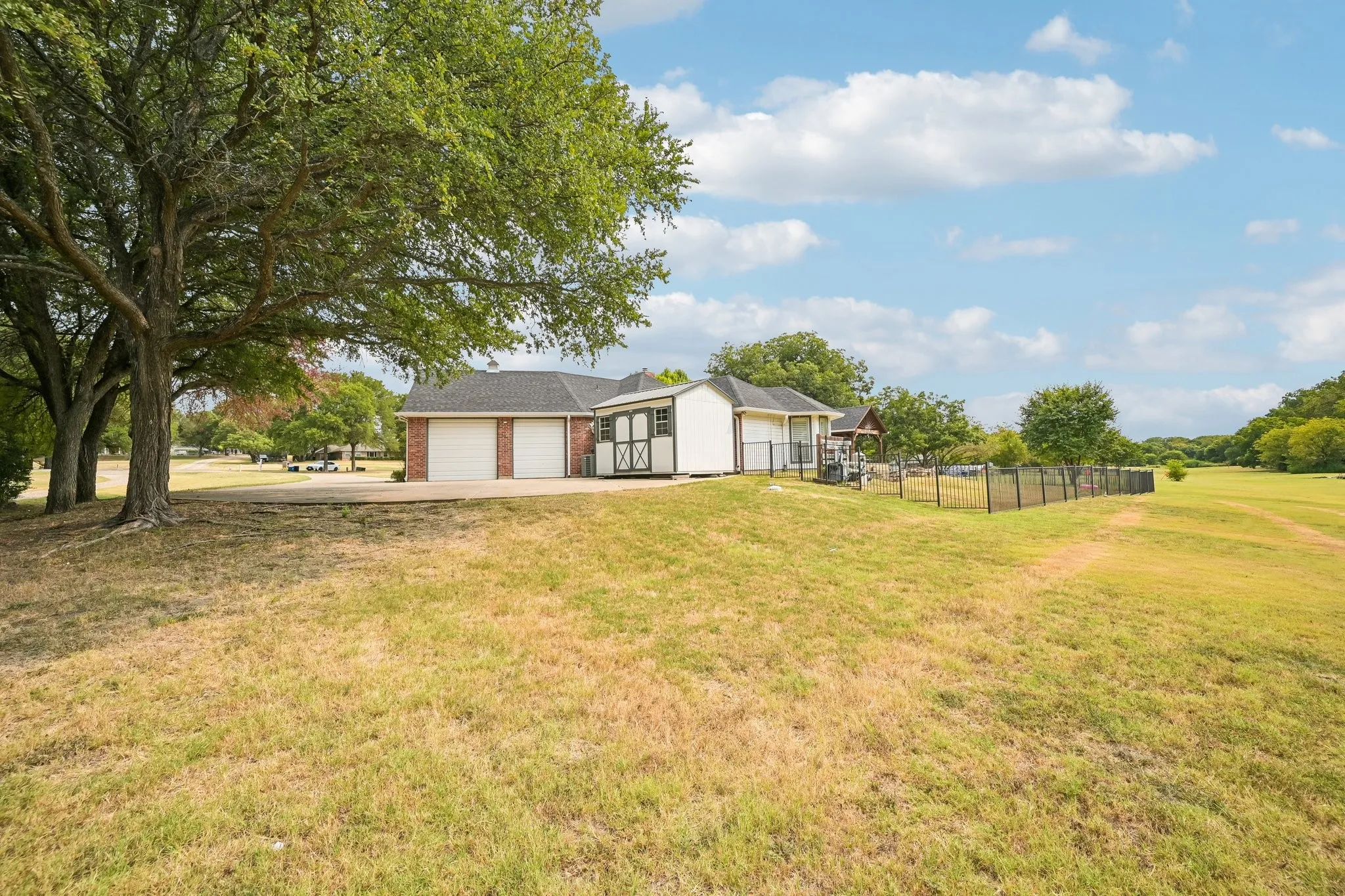 Single Family Residence For Rent in Collin County , 1380 Meandro Ria Lane, Fairview, Texas 75069, 4 Bedroom, 4 Bathroom, 2 Garage spaces, 2,843 Sqft, built in 1993, mls#21370000, Real Estate Agent in Fairview, Homes For Rent in Collin county, Homes For Rent in Fairview, Realtor in Fairview Texas, Real Estate Brokerage Independent Realty Texas, Luminita Cordes Realtor