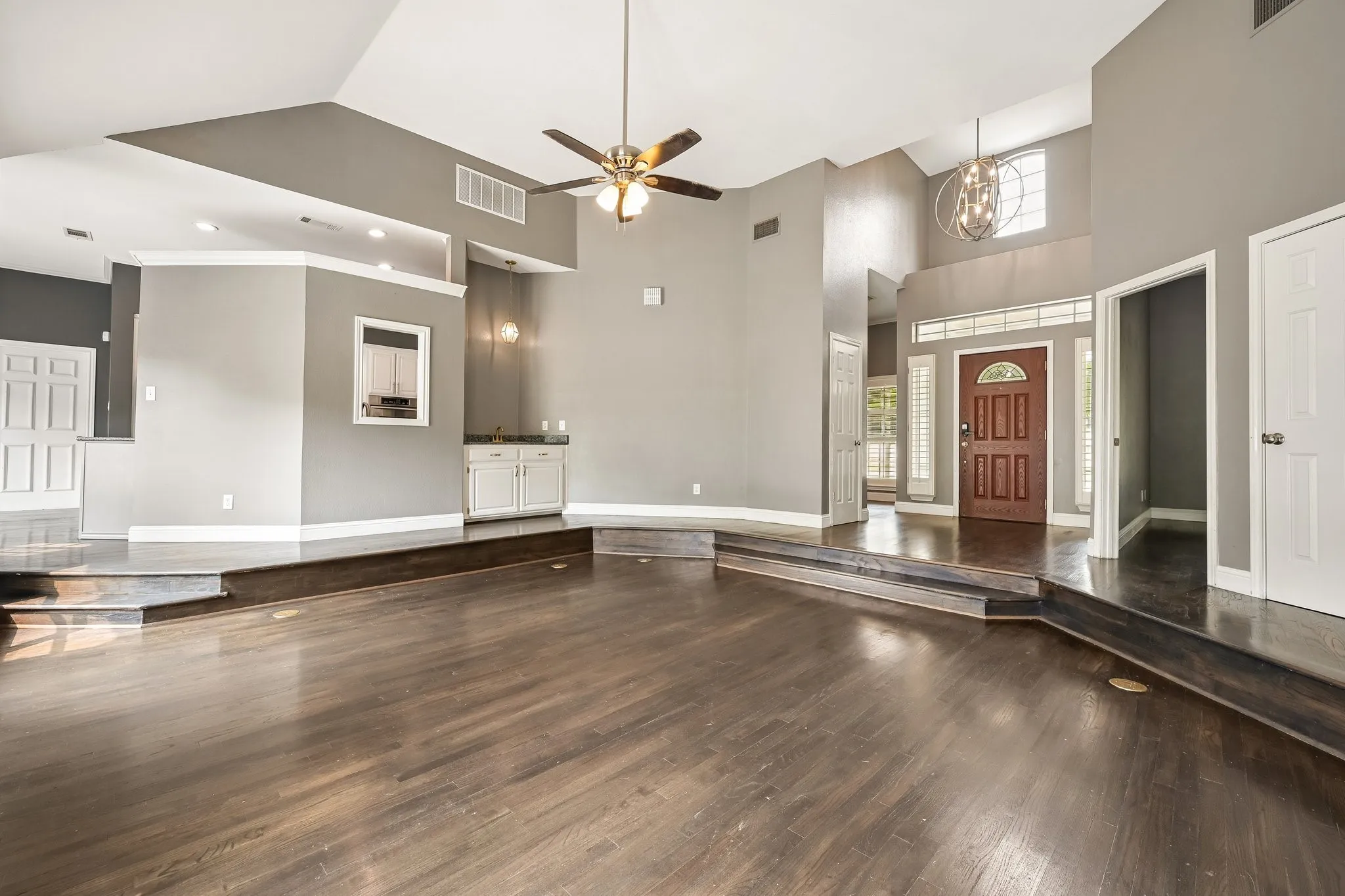 Single Family Residence For Rent in Collin County , 1380 Meandro Ria Lane, Fairview, Texas 75069, 4 Bedroom, 4 Bathroom, 2 Garage spaces, 2,843 Sqft, built in 1993, mls#21370000, Real Estate Agent in Fairview, Homes For Rent in Collin county, Homes For Rent in Fairview, Realtor in Fairview Texas, Real Estate Brokerage Independent Realty Texas, Luminita Cordes Realtor