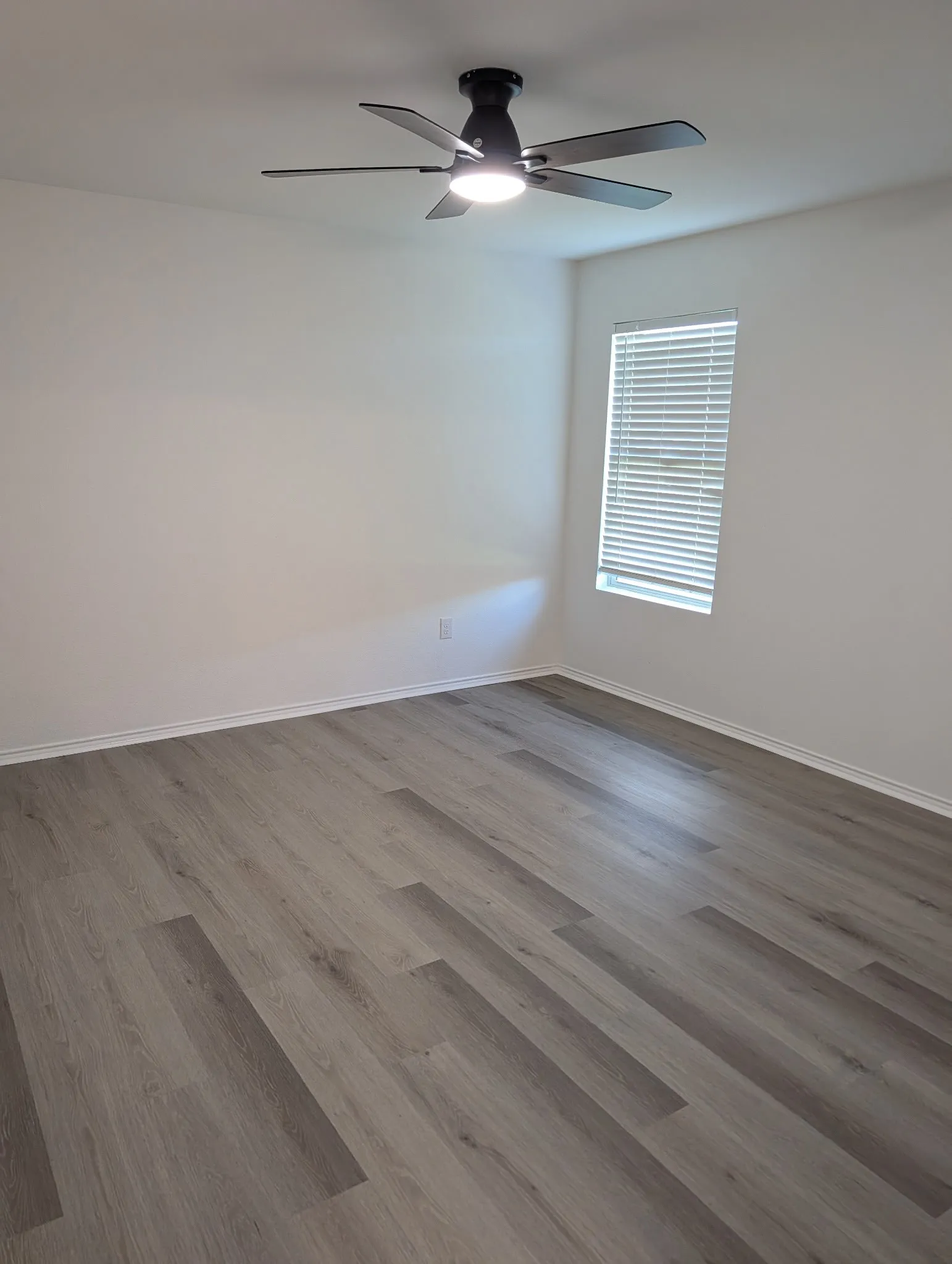 Single Family Residence For Rent in Denton County , 3613 Harper St, Little Elm, Texas 75068, 3 Bedroom, 2 Bathroom, 2 Garage spaces, 1,461 Sqft, built in 2023, mls#21371064, Real Estate Agent in Little Elm, Homes For Rent in Denton county, Homes For Rent in Little Elm, Realtor in Little Elm Texas, Real Estate Brokerage Independent Realty Texas, Luminita Cordes Realtor