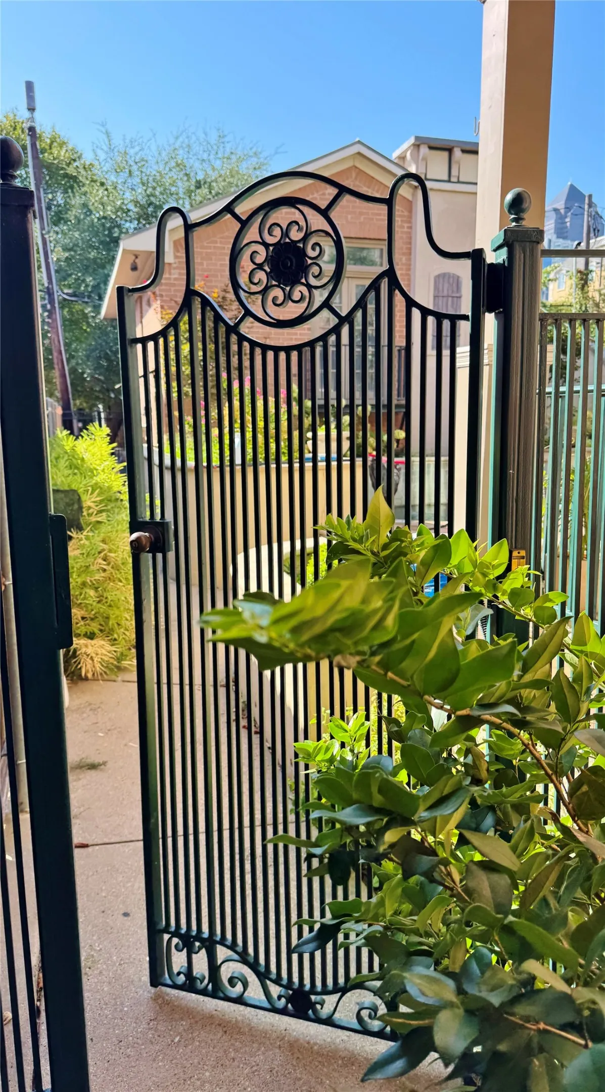 Condominium For Rent in Dallas County , 2504 State Street 5, Dallas, Texas 75201, 1 Bedroom, 1 Bathroom, 1 Garage spaces, 750 Sqft, built in 1994, mls#21371068, Real Estate Agent in Dallas, Homes For Rent in Dallas county, Homes For Rent in Dallas, Realtor in Dallas Texas, Real Estate Brokerage Independent Realty Texas, Luminita Cordes Realtor
