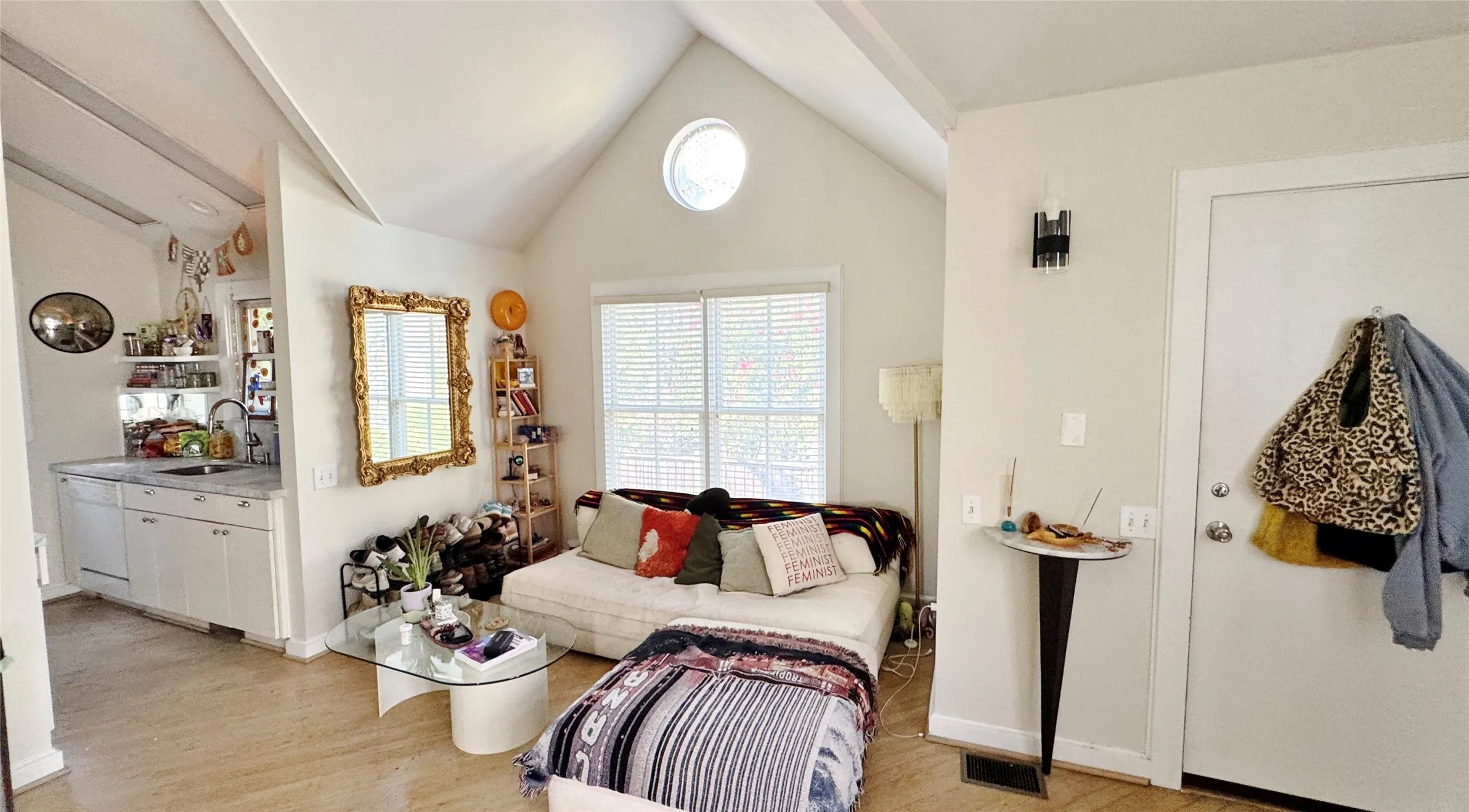 Condominium For Rent in Dallas County , 2504 State Street 5, Dallas, Texas 75201, 1 Bedroom, 1 Bathroom, 1 Garage spaces, 750 Sqft, built in 1994, mls#21371068, Real Estate Agent in Dallas, Homes For Rent in Dallas county, Homes For Rent in Dallas, Realtor in Dallas Texas, Real Estate Brokerage Independent Realty Texas, Luminita Cordes Realtor