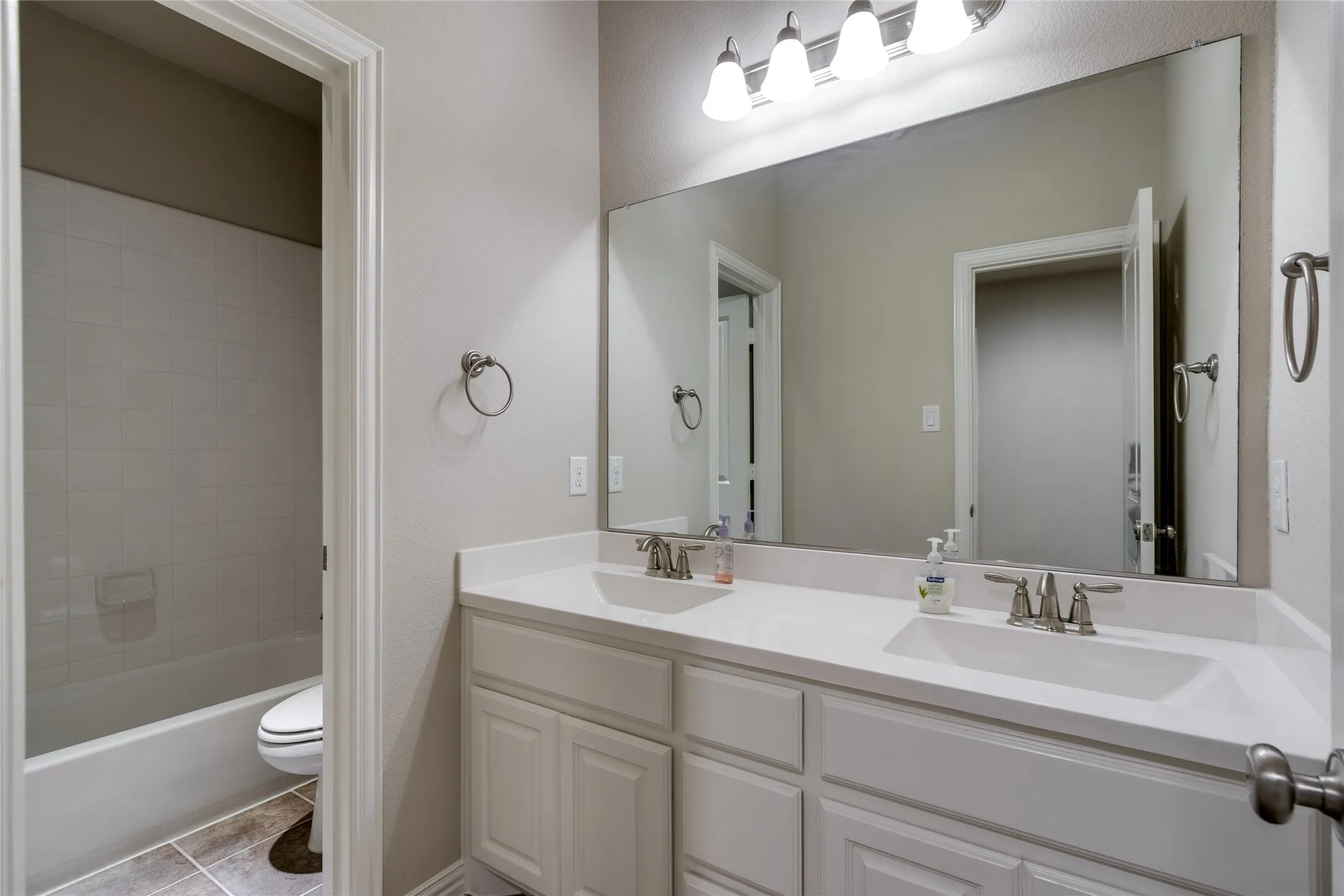 Single Family Residence For Sale in Denton County , 225 Lilypad Bend, Argyle, Texas 76226, 5 Bedroom, 4 Bathroom, 3 Garage spaces, 3,084 Sqft, built in 2015, mls#21364255, Real Estate Agent in Argyle, Homes For Sale in Denton county, Homes For Sale in Argyle, Realtor in Argyle Texas, Real Estate Brokerage Independent Realty Texas, Luminita Cordes Realtor