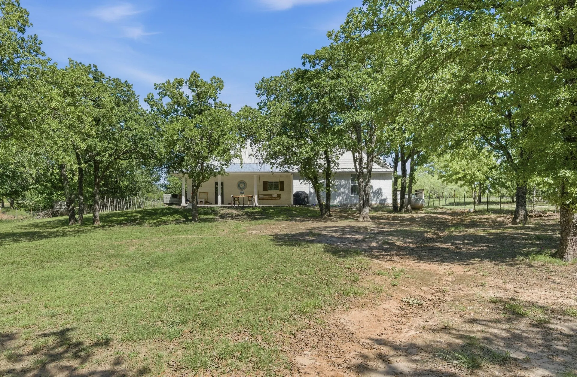 Single Family Residence For Sale in Wise County , 2055 County Road 1370, Alvord, Texas 76225, 3 Bedroom, 2 Bathroom, 2 Garage spaces, 1,852 Sqft, built in 2000, mls#21371074, Real Estate Agent in Alvord, Homes For Sale in Wise county, Homes For Sale in Alvord, Realtor in Alvord Texas, Real Estate Brokerage Independent Realty Texas, Luminita Cordes Realtor
