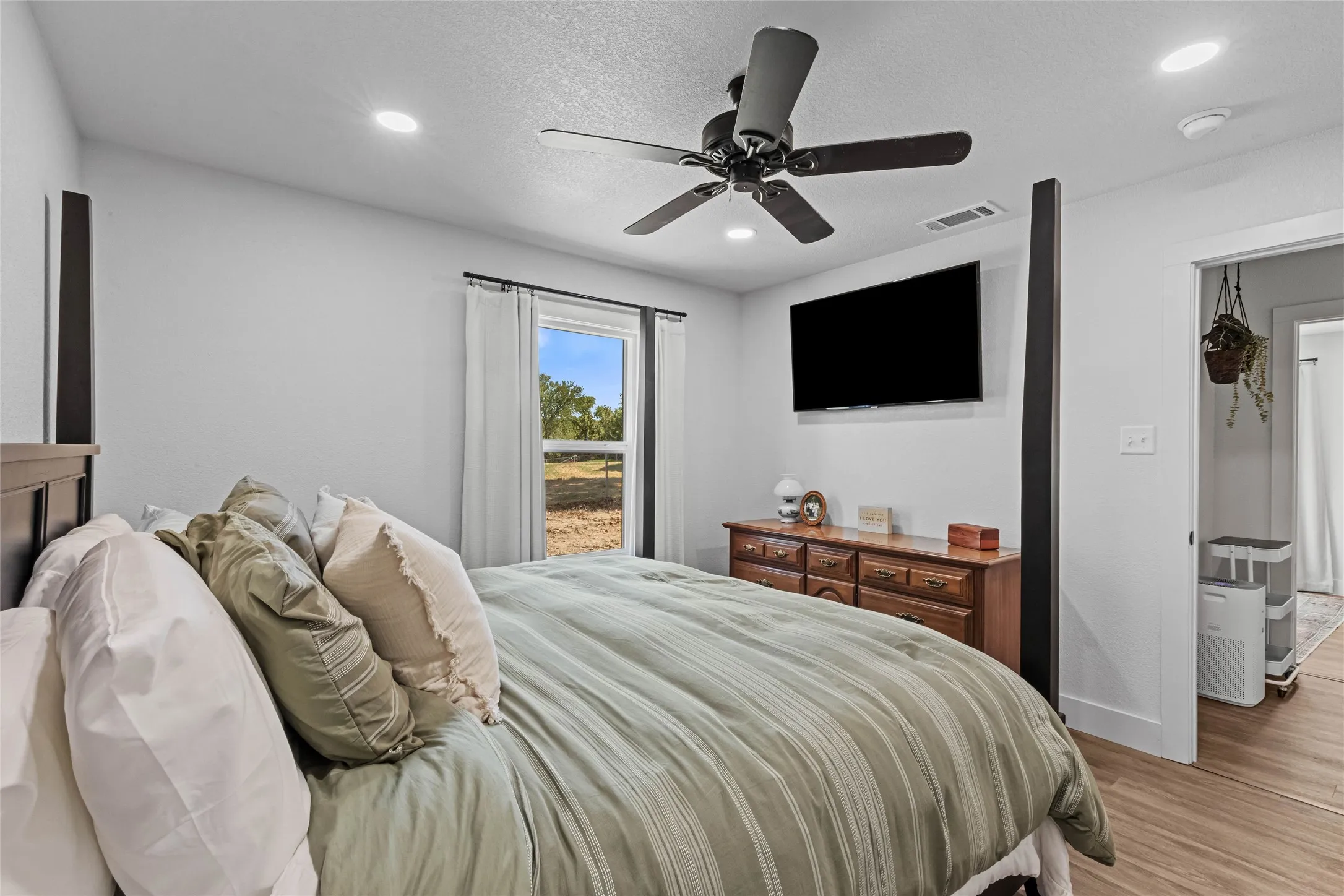 Single Family Residence For Sale in Wise County , 1027 County Road 1744, Chico, Texas 76431, 4 Bedroom, 2 Bathroom, Garage spaces, 1,700 Sqft, built in 1988, mls#21367653, Real Estate Agent in Chico, Homes For Sale in Wise county, Homes For Sale in Chico, Realtor in Chico Texas, Real Estate Brokerage Independent Realty Texas, Luminita Cordes Realtor