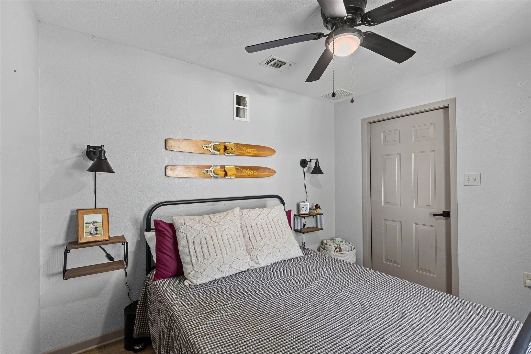 Single Family Residence For Sale in Wise County , 1027 County Road 1744, Chico, Texas 76431, 4 Bedroom, 2 Bathroom, Garage spaces, 1,700 Sqft, built in 1988, mls#21367653, Real Estate Agent in Chico, Homes For Sale in Wise county, Homes For Sale in Chico, Realtor in Chico Texas, Real Estate Brokerage Independent Realty Texas, Luminita Cordes Realtor