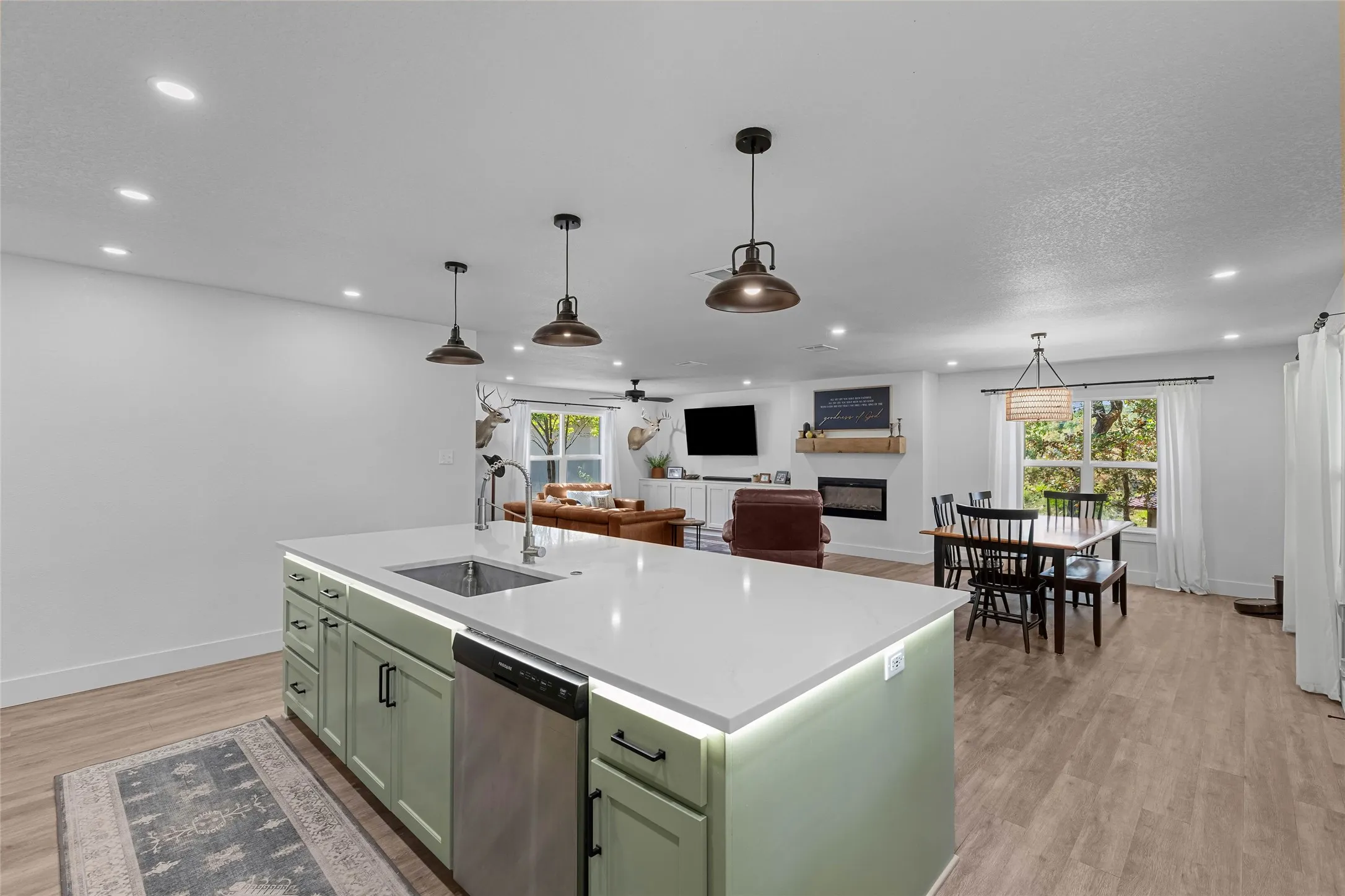 Single Family Residence For Sale in Wise County , 1027 County Road 1744, Chico, Texas 76431, 4 Bedroom, 2 Bathroom, Garage spaces, 1,700 Sqft, built in 1988, mls#21367653, Real Estate Agent in Chico, Homes For Sale in Wise county, Homes For Sale in Chico, Realtor in Chico Texas, Real Estate Brokerage Independent Realty Texas, Luminita Cordes Realtor