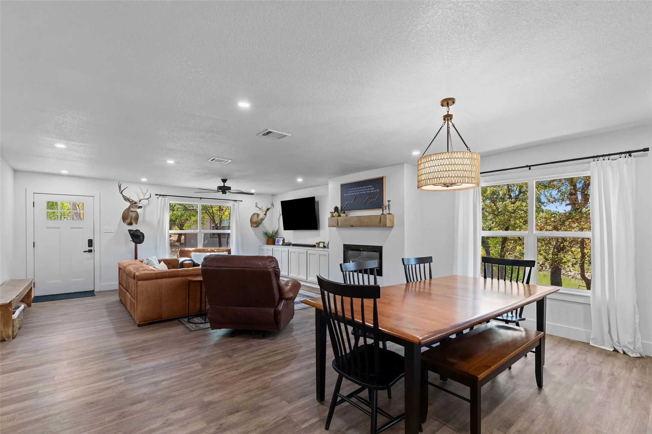 Single Family Residence For Sale in Wise County , 1027 County Road 1744, Chico, Texas 76431, 4 Bedroom, 2 Bathroom, Garage spaces, 1,700 Sqft, built in 1988, mls#21367653, Real Estate Agent in Chico, Homes For Sale in Wise county, Homes For Sale in Chico, Realtor in Chico Texas, Real Estate Brokerage Independent Realty Texas, Luminita Cordes Realtor