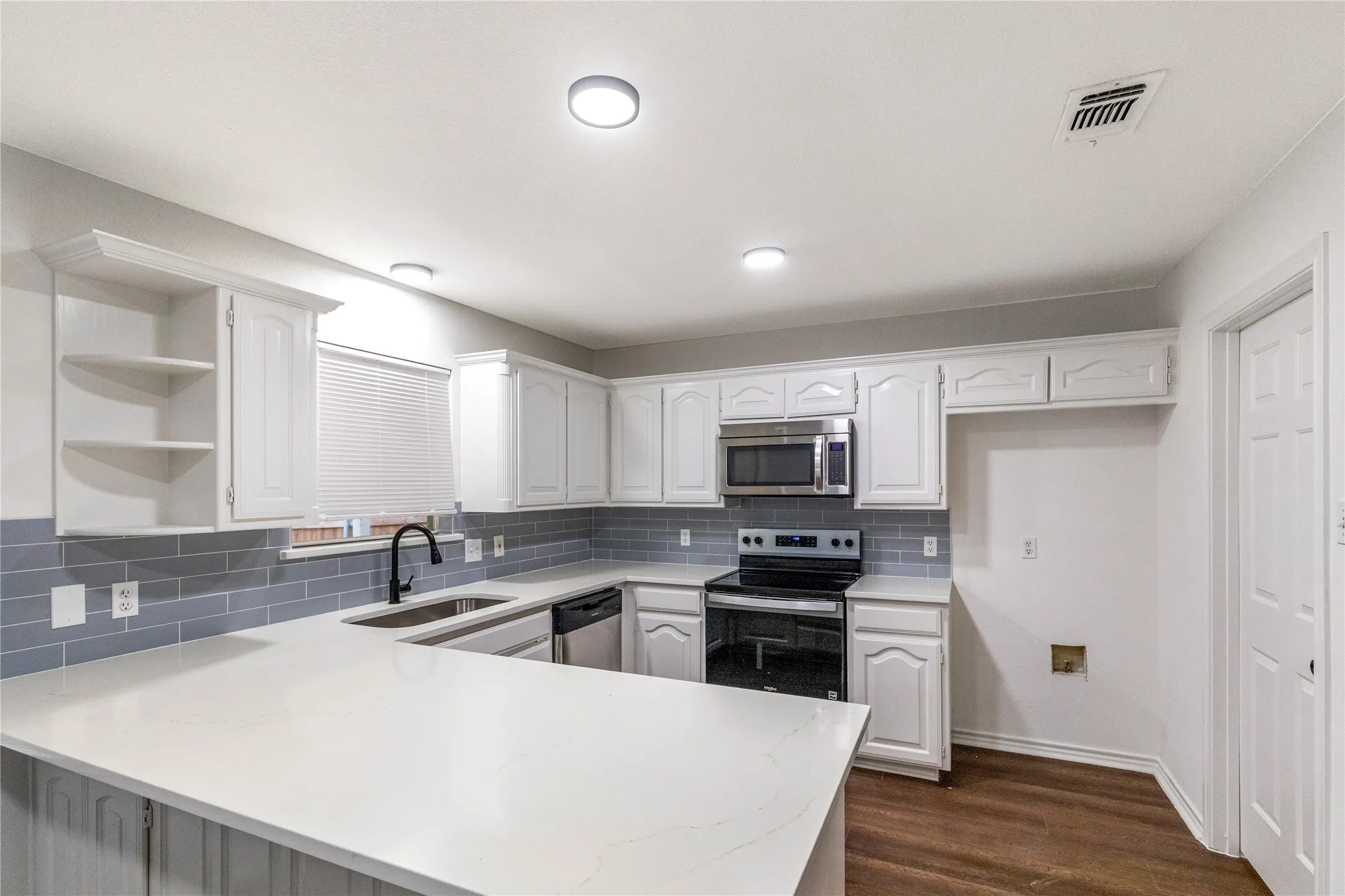 Single Family Residence For Sale in Johnson County , 633 Cardinal Ridge Road, Burleson, Texas 76028, 3 Bedroom, 2 Bathroom, 2 Garage spaces, 1,838 Sqft, built in 1994, mls#21367904, Real Estate Agent in Burleson, Homes For Sale in Johnson county, Homes For Sale in Burleson, Realtor in Burleson Texas, Real Estate Brokerage Independent Realty Texas, Luminita Cordes Realtor