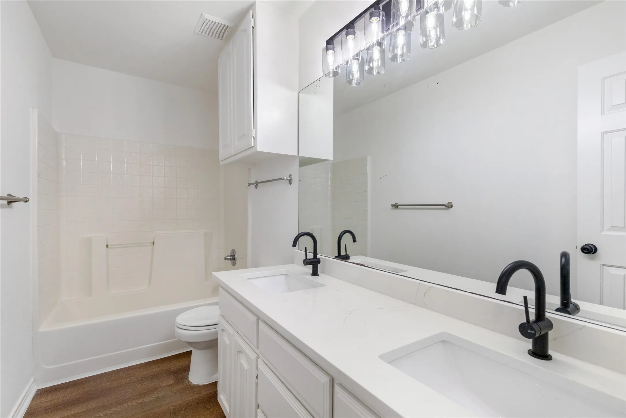 Single Family Residence For Sale in Johnson County , 633 Cardinal Ridge Road, Burleson, Texas 76028, 3 Bedroom, 2 Bathroom, 2 Garage spaces, 1,838 Sqft, built in 1994, mls#21367904, Real Estate Agent in Burleson, Homes For Sale in Johnson county, Homes For Sale in Burleson, Realtor in Burleson Texas, Real Estate Brokerage Independent Realty Texas, Luminita Cordes Realtor