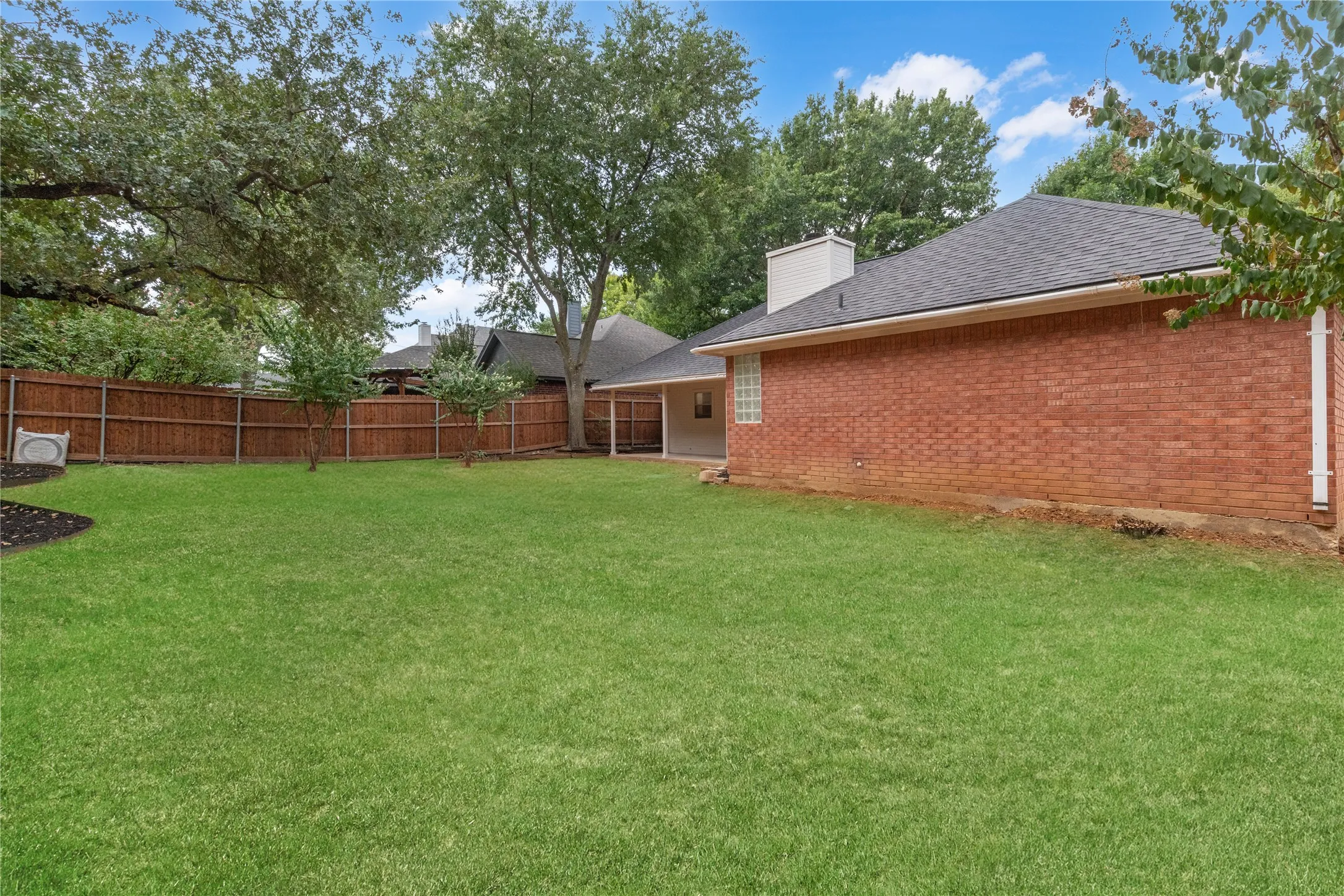 Single Family Residence For Sale in Johnson County , 633 Cardinal Ridge Road, Burleson, Texas 76028, 3 Bedroom, 2 Bathroom, 2 Garage spaces, 1,838 Sqft, built in 1994, mls#21367904, Real Estate Agent in Burleson, Homes For Sale in Johnson county, Homes For Sale in Burleson, Realtor in Burleson Texas, Real Estate Brokerage Independent Realty Texas, Luminita Cordes Realtor