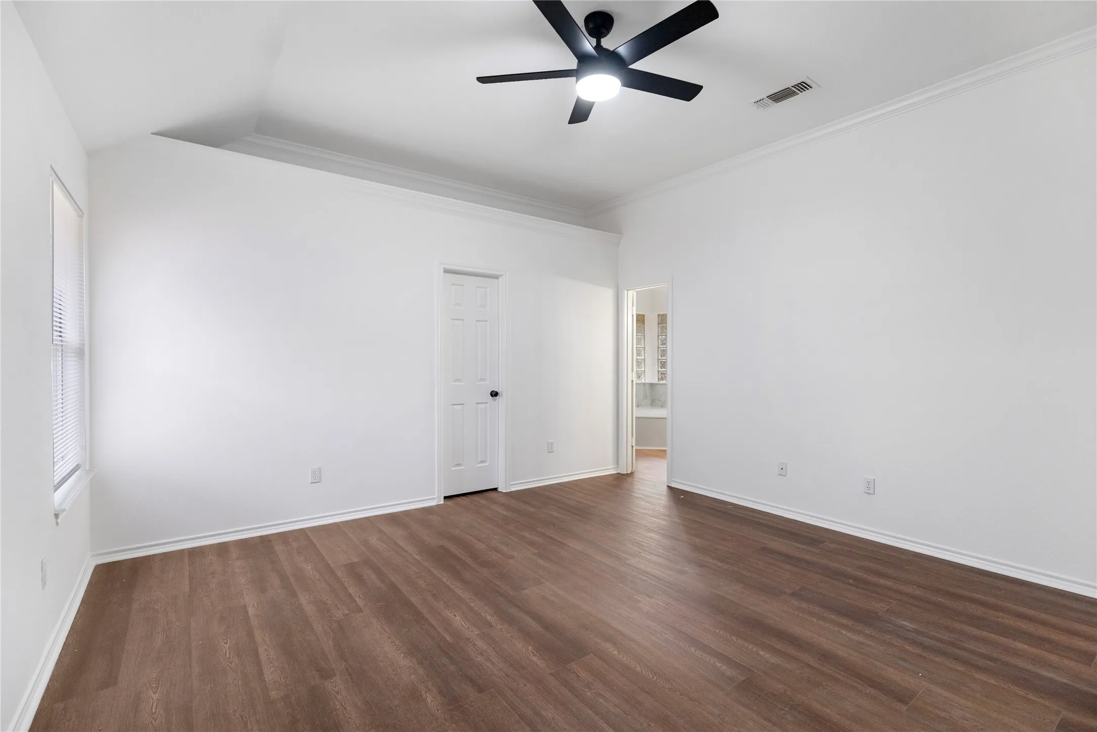 Single Family Residence For Sale in Johnson County , 633 Cardinal Ridge Road, Burleson, Texas 76028, 3 Bedroom, 2 Bathroom, 2 Garage spaces, 1,838 Sqft, built in 1994, mls#21367904, Real Estate Agent in Burleson, Homes For Sale in Johnson county, Homes For Sale in Burleson, Realtor in Burleson Texas, Real Estate Brokerage Independent Realty Texas, Luminita Cordes Realtor