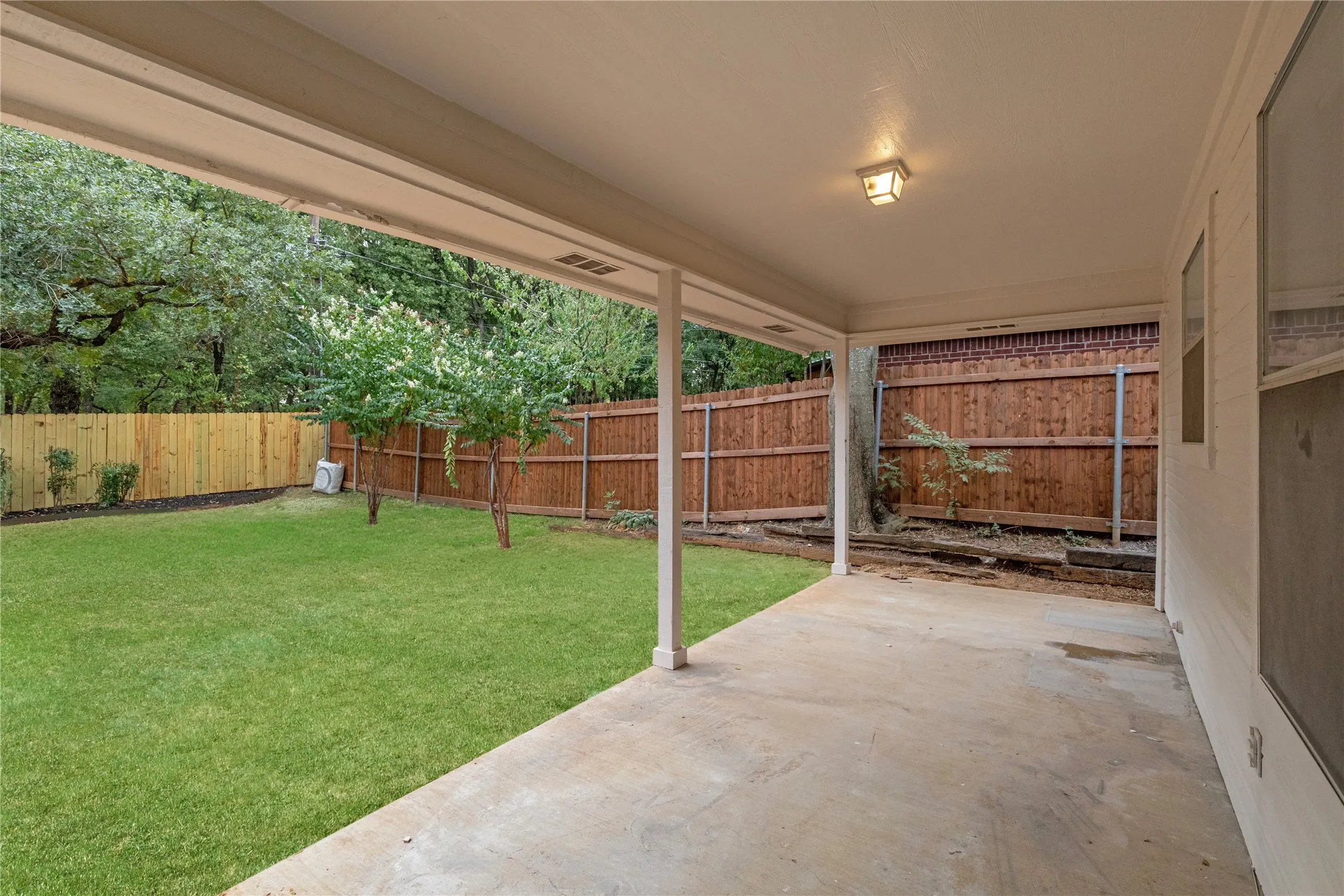 Single Family Residence For Sale in Johnson County , 633 Cardinal Ridge Road, Burleson, Texas 76028, 3 Bedroom, 2 Bathroom, 2 Garage spaces, 1,838 Sqft, built in 1994, mls#21367904, Real Estate Agent in Burleson, Homes For Sale in Johnson county, Homes For Sale in Burleson, Realtor in Burleson Texas, Real Estate Brokerage Independent Realty Texas, Luminita Cordes Realtor