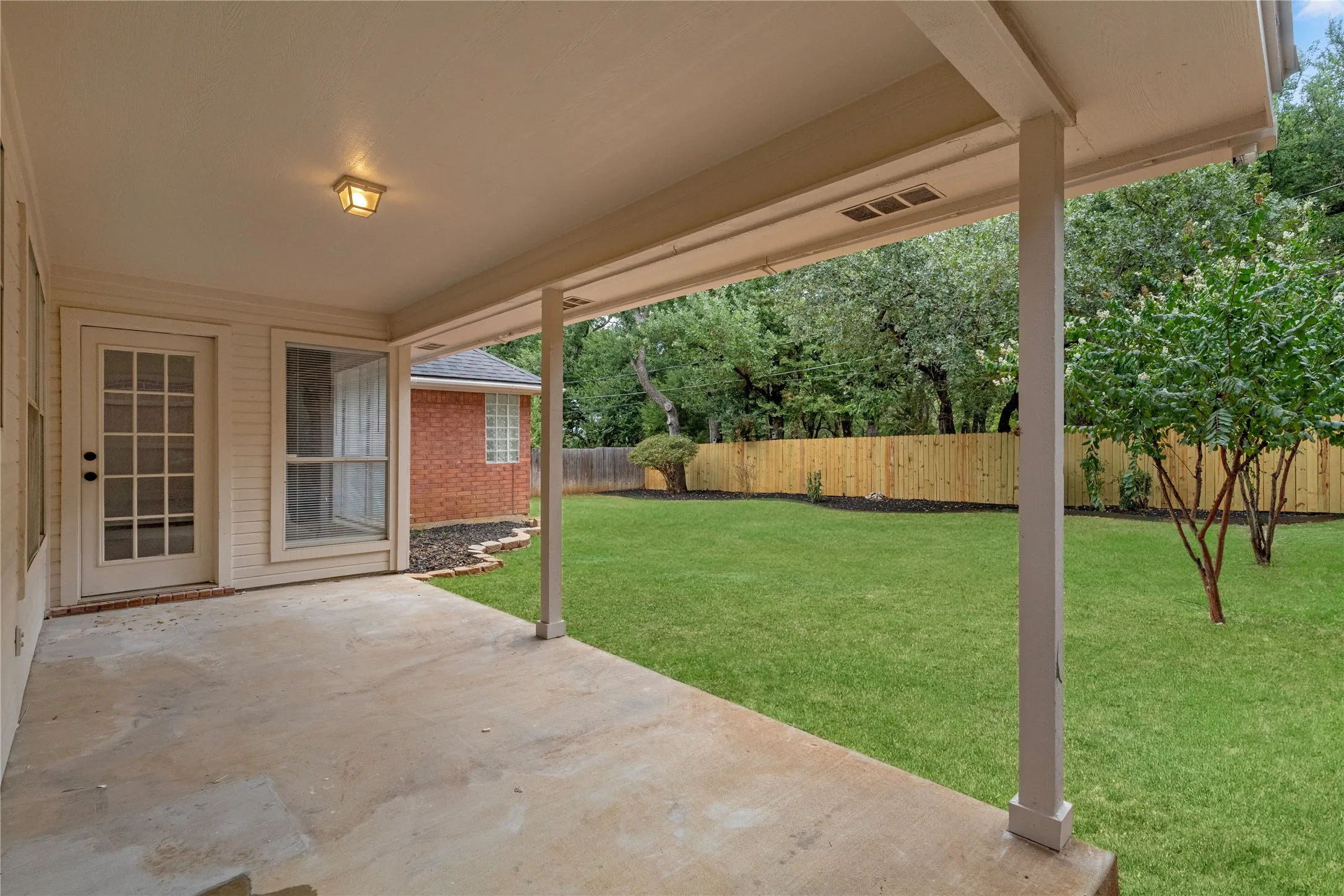 Single Family Residence For Sale in Johnson County , 633 Cardinal Ridge Road, Burleson, Texas 76028, 3 Bedroom, 2 Bathroom, 2 Garage spaces, 1,838 Sqft, built in 1994, mls#21367904, Real Estate Agent in Burleson, Homes For Sale in Johnson county, Homes For Sale in Burleson, Realtor in Burleson Texas, Real Estate Brokerage Independent Realty Texas, Luminita Cordes Realtor