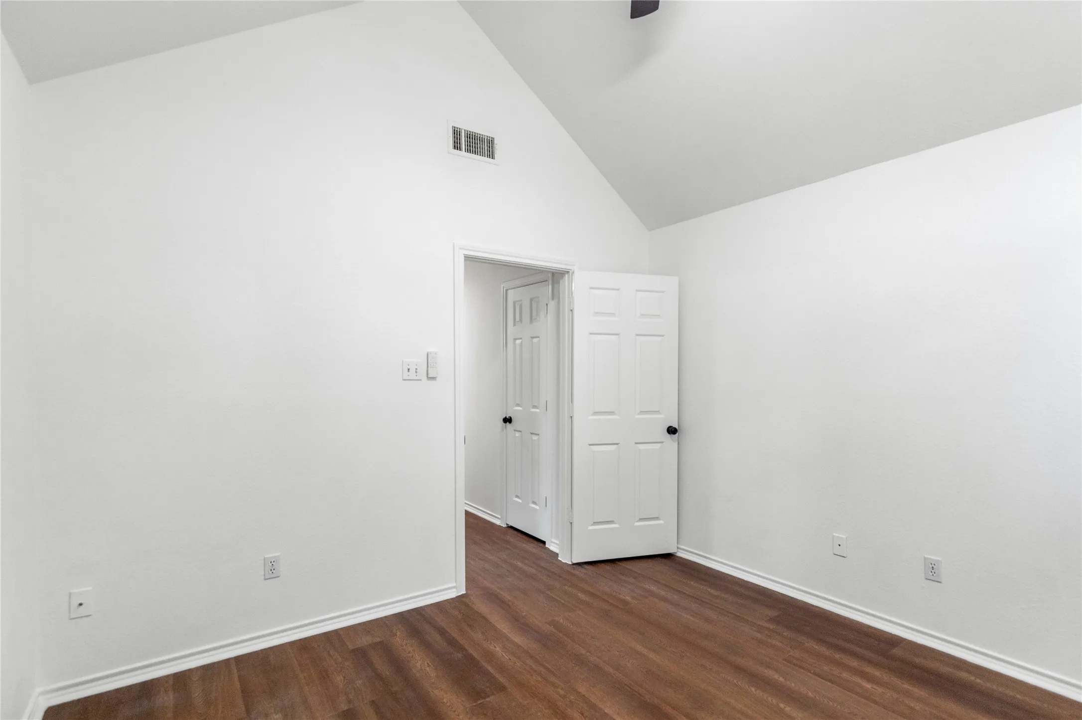 Single Family Residence For Sale in Johnson County , 633 Cardinal Ridge Road, Burleson, Texas 76028, 3 Bedroom, 2 Bathroom, 2 Garage spaces, 1,838 Sqft, built in 1994, mls#21367904, Real Estate Agent in Burleson, Homes For Sale in Johnson county, Homes For Sale in Burleson, Realtor in Burleson Texas, Real Estate Brokerage Independent Realty Texas, Luminita Cordes Realtor
