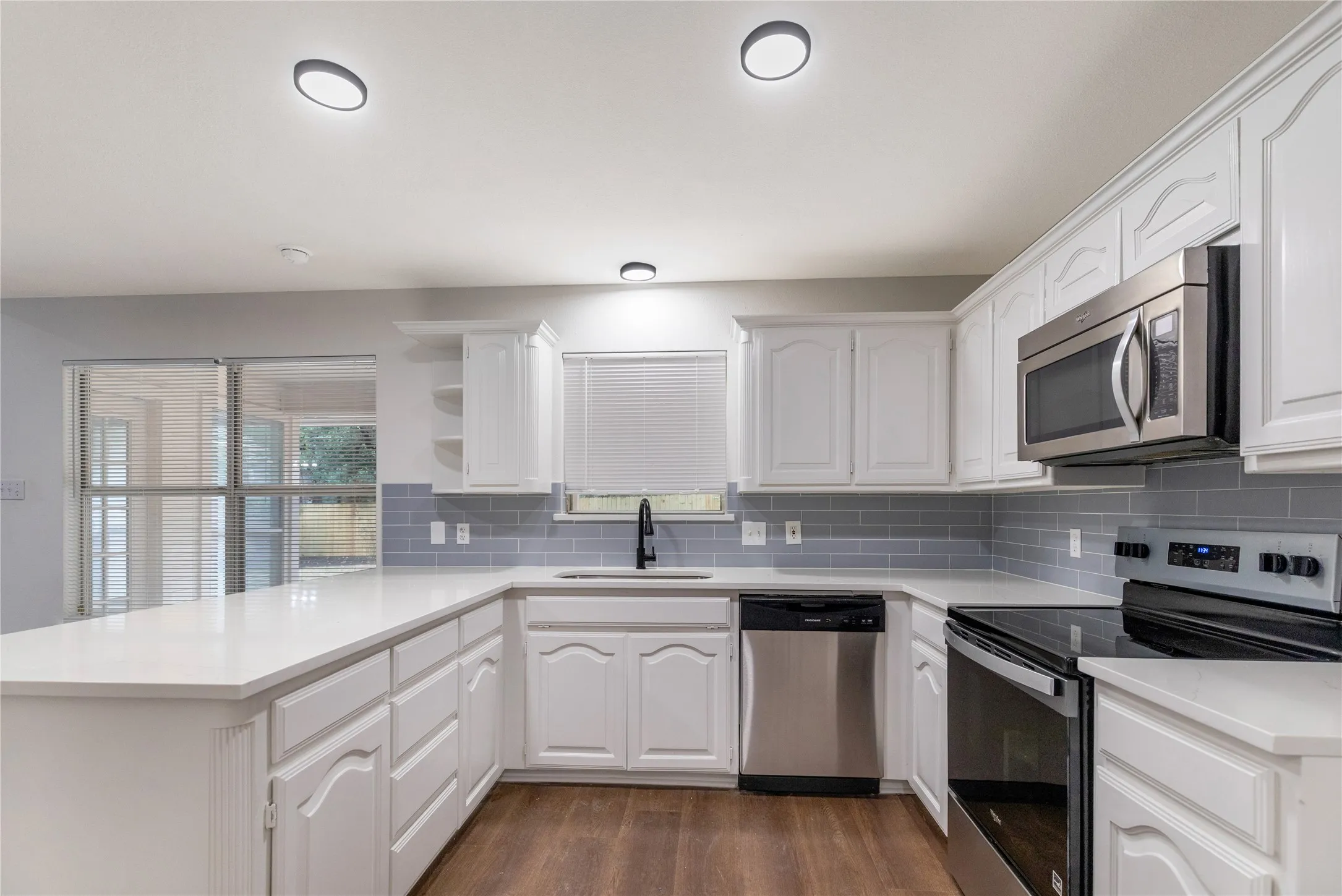 Single Family Residence For Sale in Johnson County , 633 Cardinal Ridge Road, Burleson, Texas 76028, 3 Bedroom, 2 Bathroom, 2 Garage spaces, 1,838 Sqft, built in 1994, mls#21367904, Real Estate Agent in Burleson, Homes For Sale in Johnson county, Homes For Sale in Burleson, Realtor in Burleson Texas, Real Estate Brokerage Independent Realty Texas, Luminita Cordes Realtor