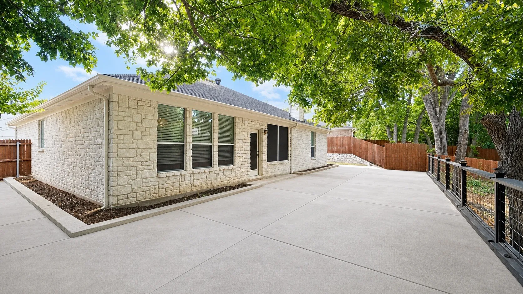 Single Family Residence For Rent in Parker County , 2310 Summer Brook Drive, Weatherford, Texas 76087, 3 Bedroom, 2 Bathroom, 2 Garage spaces, 2,017 Sqft, built in 2003, mls#21371062, Real Estate Agent in Weatherford, Homes For Rent in Parker county, Homes For Rent in Weatherford, Realtor in Weatherford Texas, Real Estate Brokerage Independent Realty Texas, Luminita Cordes Realtor
