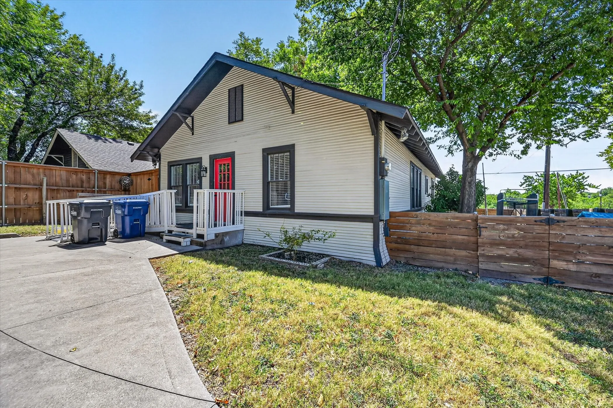 Business For Rent in Collin County , 501 S Tennessee Street, Mc Kinney, Texas 75069, 0, 0, Garage spaces, 0 Sqft, built in 1900, mls#21371071, Real Estate Agent in Mc Kinney, Homes For Rent in Collin county, Homes For Rent in Mc Kinney, Realtor in Mc Kinney Texas, Real Estate Brokerage Independent Realty Texas, Luminita Cordes Realtor