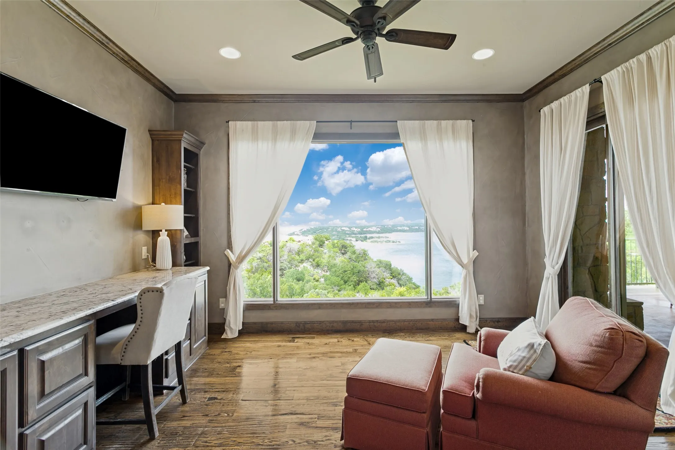Room adjoining primary bedroom for a variety of uses
