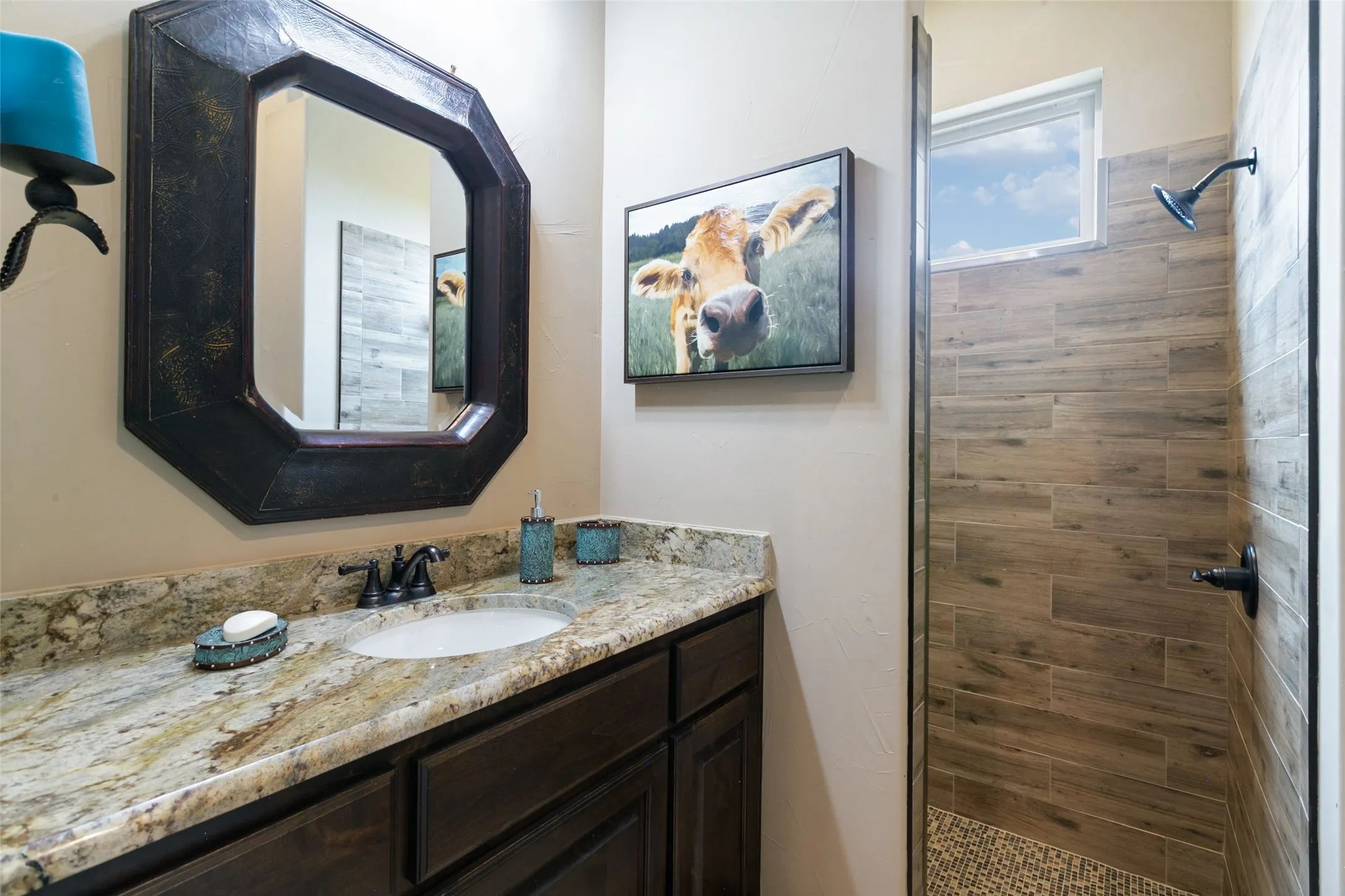 Previous bedroom's ensuite bathroom
