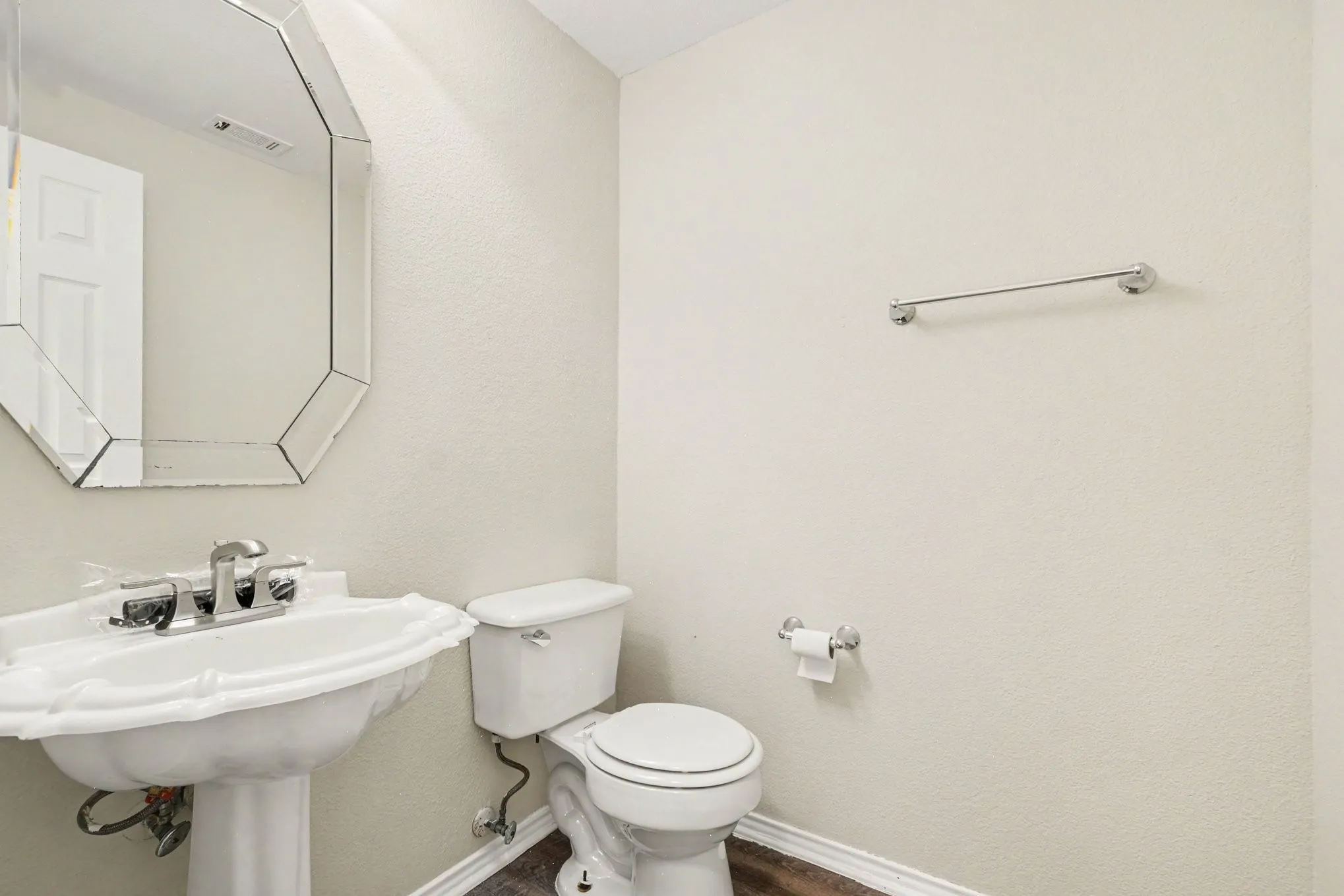Single Family Residence For Sale in Denton County , 3204 Windridge Lane, Corinth, Texas 76208, 4 Bedroom, 3 Bathroom, 2 Garage spaces, 2,195 Sqft, built in 1999, mls#21370776, Real Estate Agent in Corinth, Homes For Sale in Denton county, Homes For Sale in Corinth, Realtor in Corinth Texas, Real Estate Brokerage Independent Realty Texas, Luminita Cordes Realtor