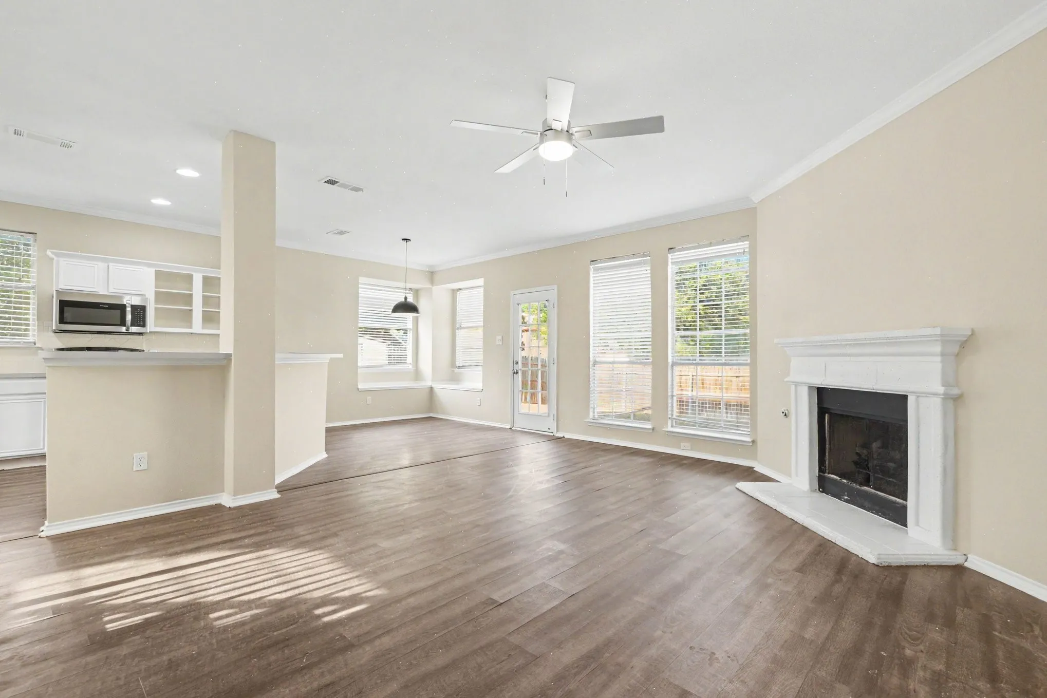 Single Family Residence For Sale in Denton County , 3204 Windridge Lane, Corinth, Texas 76208, 4 Bedroom, 3 Bathroom, 2 Garage spaces, 2,195 Sqft, built in 1999, mls#21370776, Real Estate Agent in Corinth, Homes For Sale in Denton county, Homes For Sale in Corinth, Realtor in Corinth Texas, Real Estate Brokerage Independent Realty Texas, Luminita Cordes Realtor