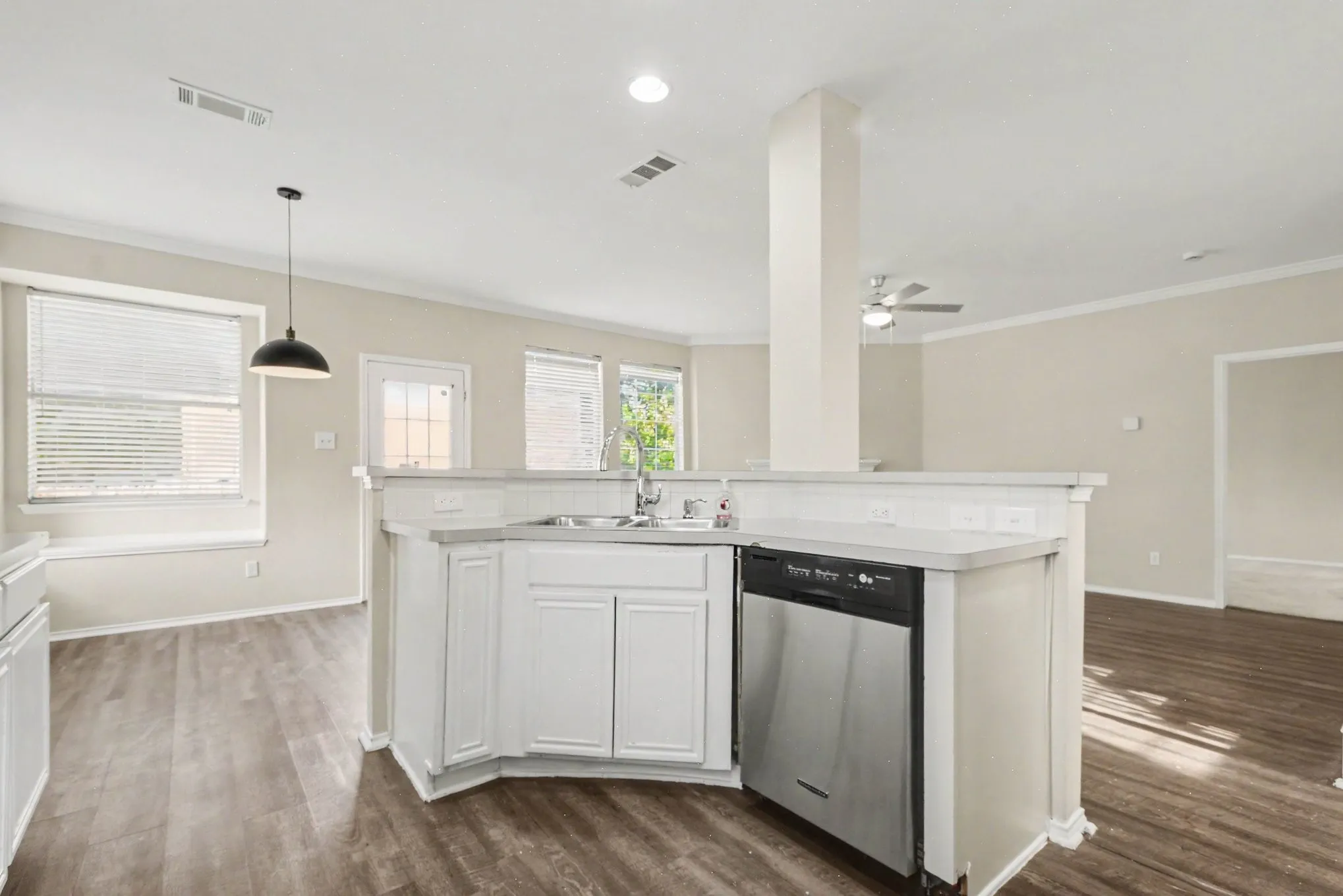 Single Family Residence For Sale in Denton County , 3204 Windridge Lane, Corinth, Texas 76208, 4 Bedroom, 3 Bathroom, 2 Garage spaces, 2,195 Sqft, built in 1999, mls#21370776, Real Estate Agent in Corinth, Homes For Sale in Denton county, Homes For Sale in Corinth, Realtor in Corinth Texas, Real Estate Brokerage Independent Realty Texas, Luminita Cordes Realtor