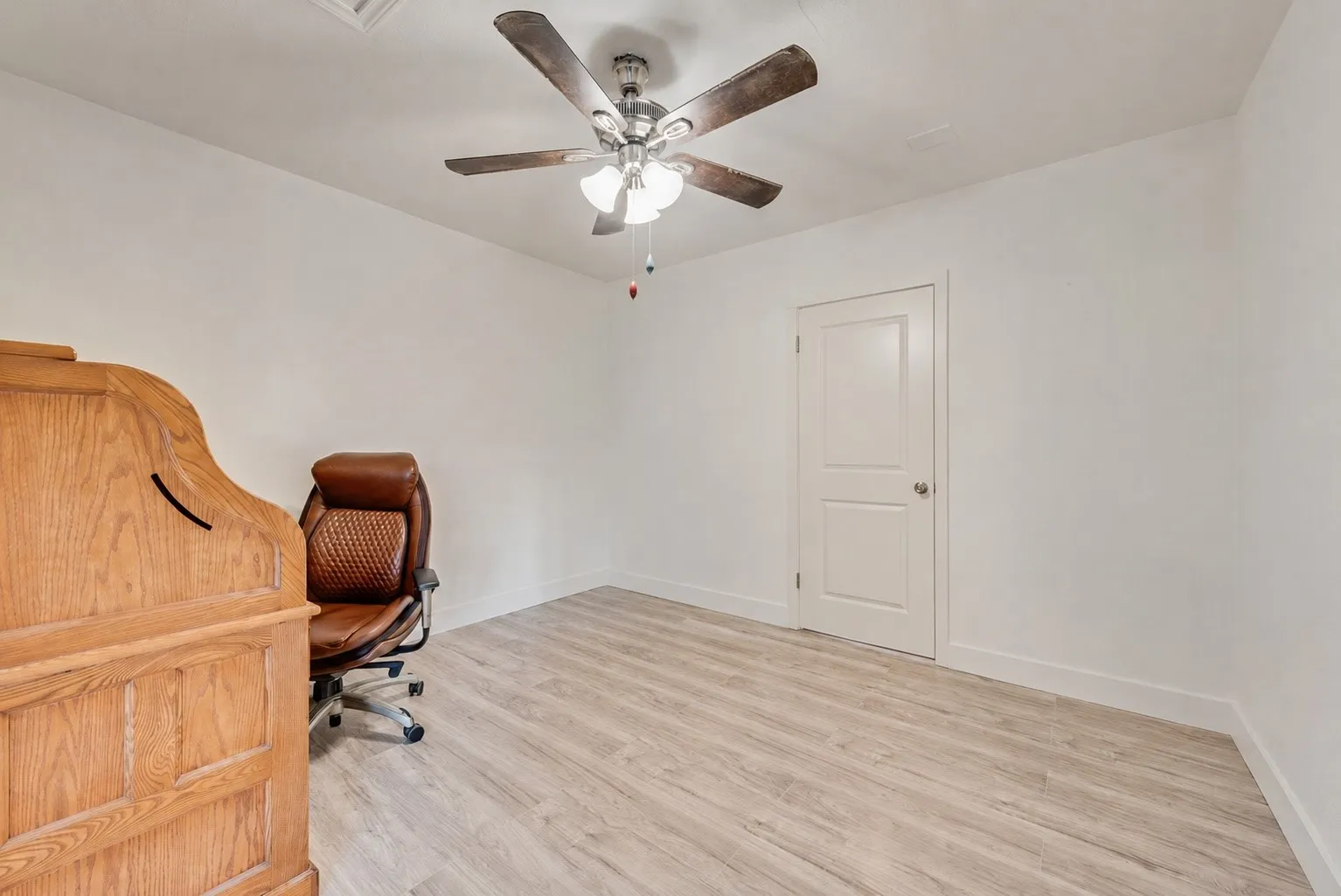 Single Family Residence For Sale in Tarrant County , 244 Palomino Drive, Saginaw, Texas 76179, 3 Bedroom, 2 Bathroom, Garage spaces, 2,480 Sqft, built in 1966, mls#21370807, Real Estate Agent in Saginaw, Homes For Sale in Tarrant county, Homes For Sale in Saginaw, Realtor in Saginaw Texas, Real Estate Brokerage Independent Realty Texas, Luminita Cordes Realtor