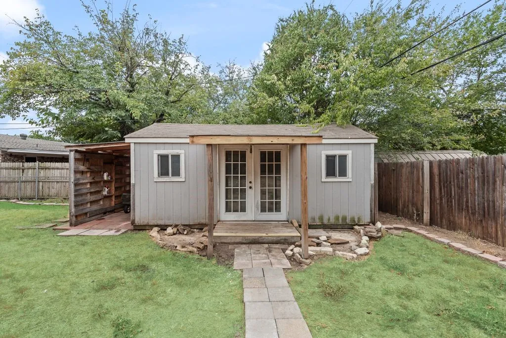 Single Family Residence For Sale in Tarrant County , 244 Palomino Drive, Saginaw, Texas 76179, 3 Bedroom, 2 Bathroom, Garage spaces, 2,480 Sqft, built in 1966, mls#21370807, Real Estate Agent in Saginaw, Homes For Sale in Tarrant county, Homes For Sale in Saginaw, Realtor in Saginaw Texas, Real Estate Brokerage Independent Realty Texas, Luminita Cordes Realtor