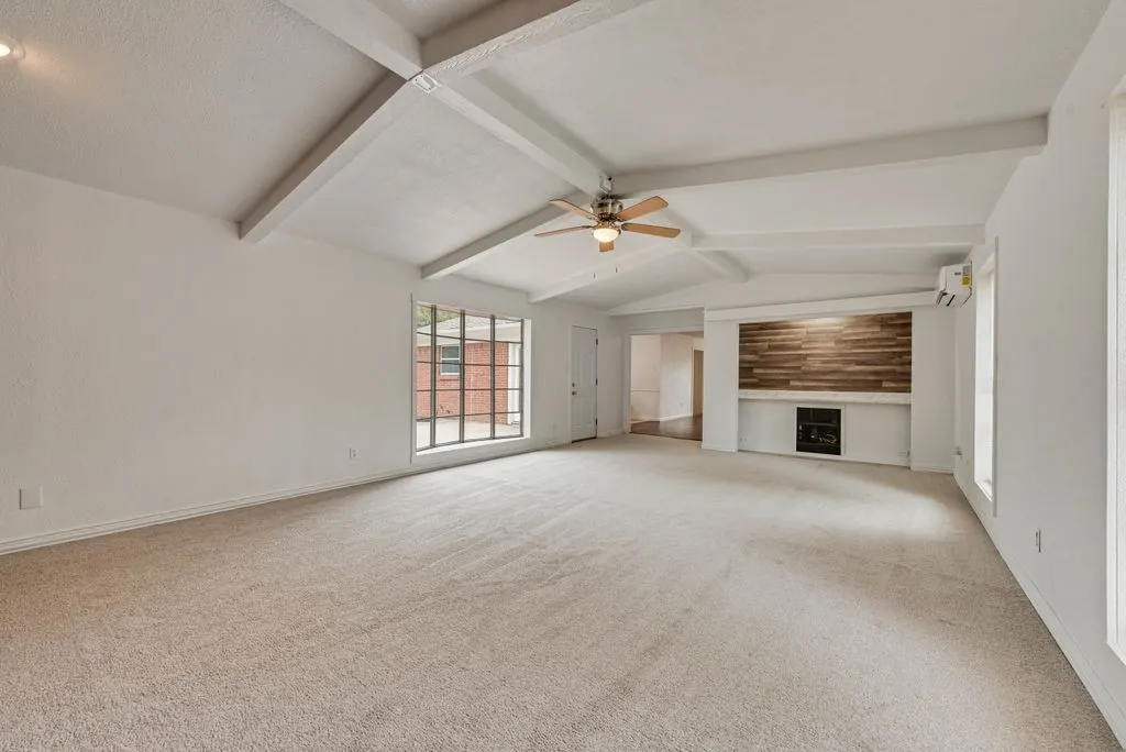 Single Family Residence For Sale in Tarrant County , 244 Palomino Drive, Saginaw, Texas 76179, 3 Bedroom, 2 Bathroom, Garage spaces, 2,480 Sqft, built in 1966, mls#21370807, Real Estate Agent in Saginaw, Homes For Sale in Tarrant county, Homes For Sale in Saginaw, Realtor in Saginaw Texas, Real Estate Brokerage Independent Realty Texas, Luminita Cordes Realtor