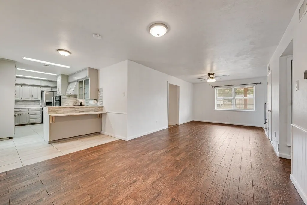 Single Family Residence For Sale in Tarrant County , 244 Palomino Drive, Saginaw, Texas 76179, 3 Bedroom, 2 Bathroom, Garage spaces, 2,480 Sqft, built in 1966, mls#21370807, Real Estate Agent in Saginaw, Homes For Sale in Tarrant county, Homes For Sale in Saginaw, Realtor in Saginaw Texas, Real Estate Brokerage Independent Realty Texas, Luminita Cordes Realtor