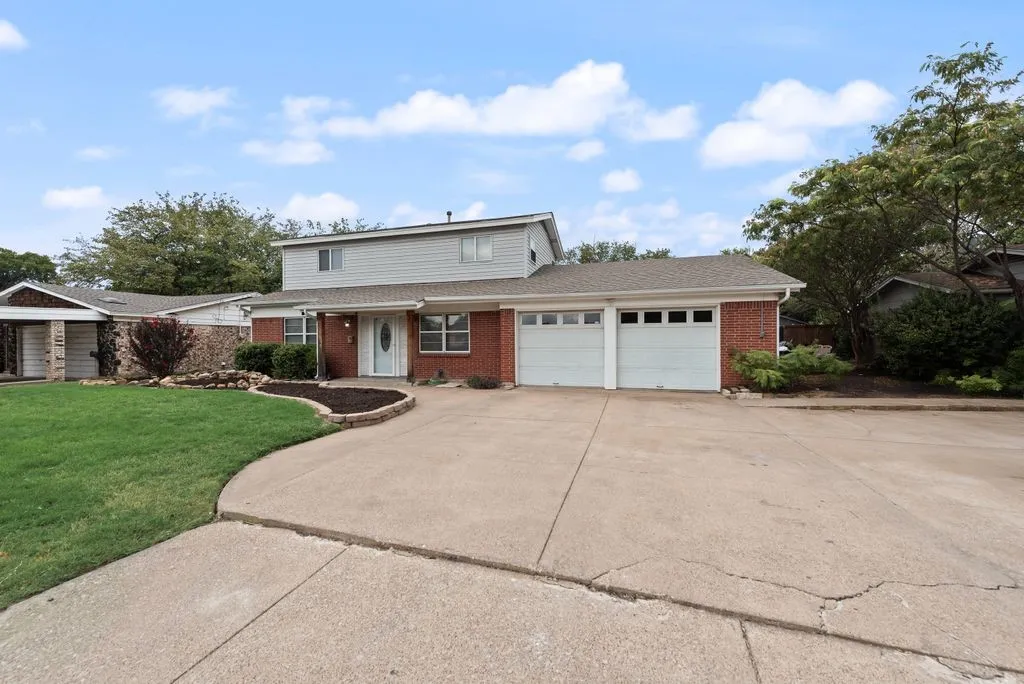 Single Family Residence For Sale in Tarrant County , 244 Palomino Drive, Saginaw, Texas 76179, 3 Bedroom, 2 Bathroom, Garage spaces, 2,480 Sqft, built in 1966, mls#21370807, Real Estate Agent in Saginaw, Homes For Sale in Tarrant county, Homes For Sale in Saginaw, Realtor in Saginaw Texas, Real Estate Brokerage Independent Realty Texas, Luminita Cordes Realtor