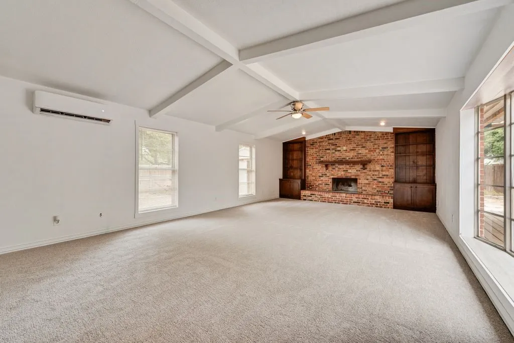 Single Family Residence For Sale in Tarrant County , 244 Palomino Drive, Saginaw, Texas 76179, 3 Bedroom, 2 Bathroom, Garage spaces, 2,480 Sqft, built in 1966, mls#21370807, Real Estate Agent in Saginaw, Homes For Sale in Tarrant county, Homes For Sale in Saginaw, Realtor in Saginaw Texas, Real Estate Brokerage Independent Realty Texas, Luminita Cordes Realtor